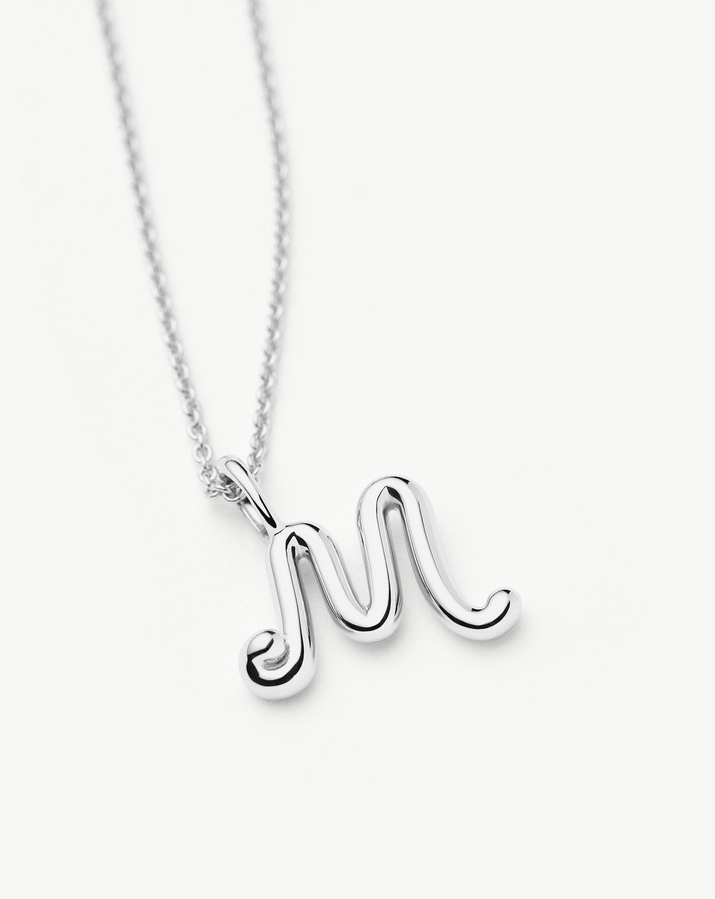 Missoma Curly Molten Mini Initial M kaulakoru hopea