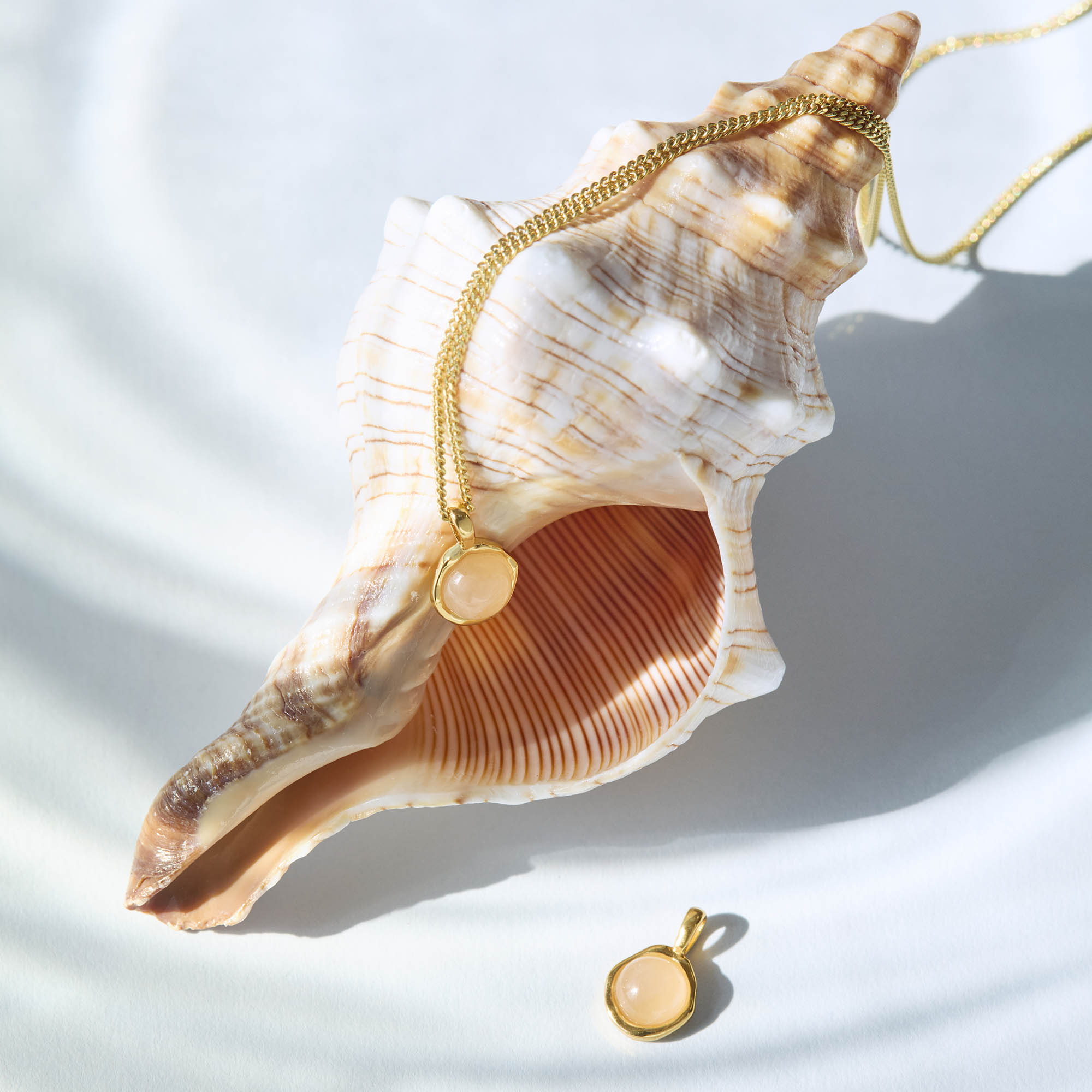 Muru Jewellery Tiny Rose Quartz kaulakoru kulta ruusukvartsi