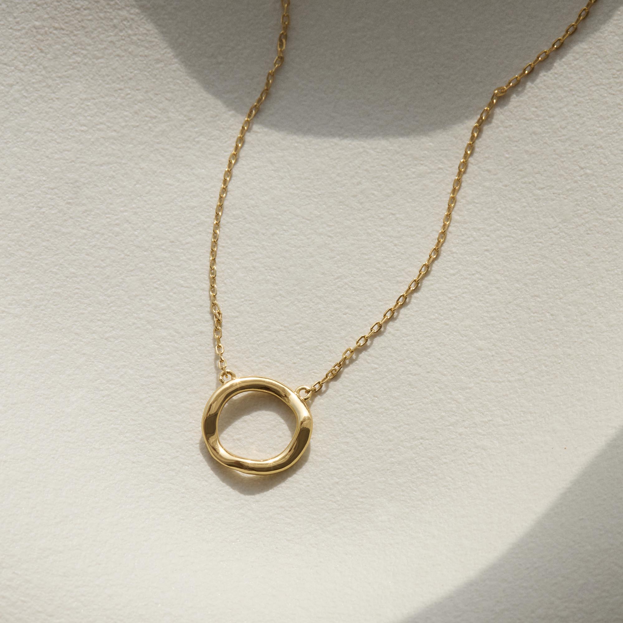 Muru Forever kaulakoru kulta avoin ympyrä 18ct