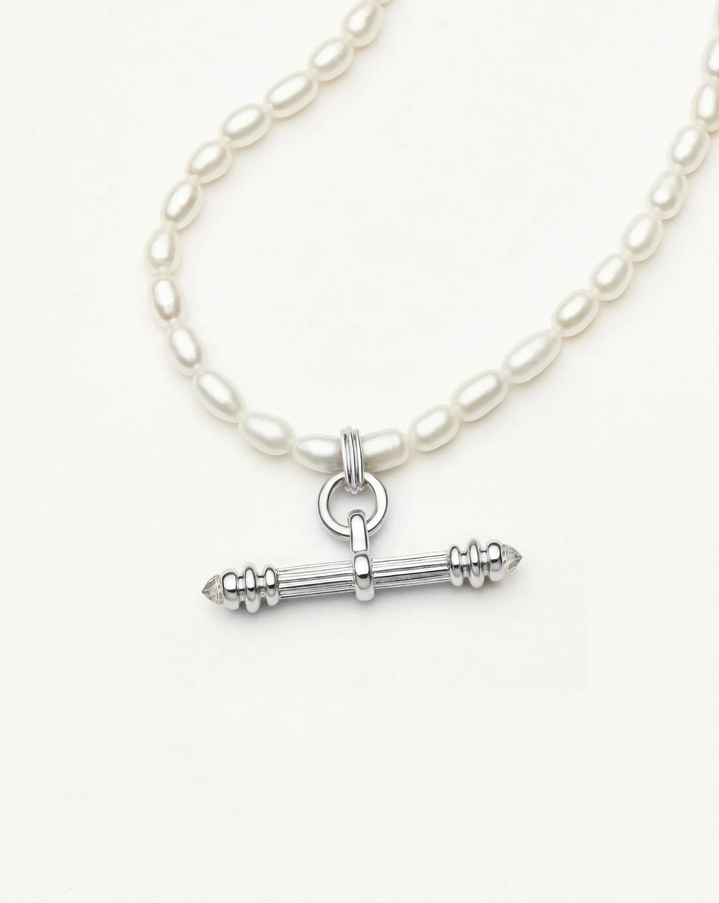 Missoma Harris Reed Pearl T-Bar kaulakoru helmi