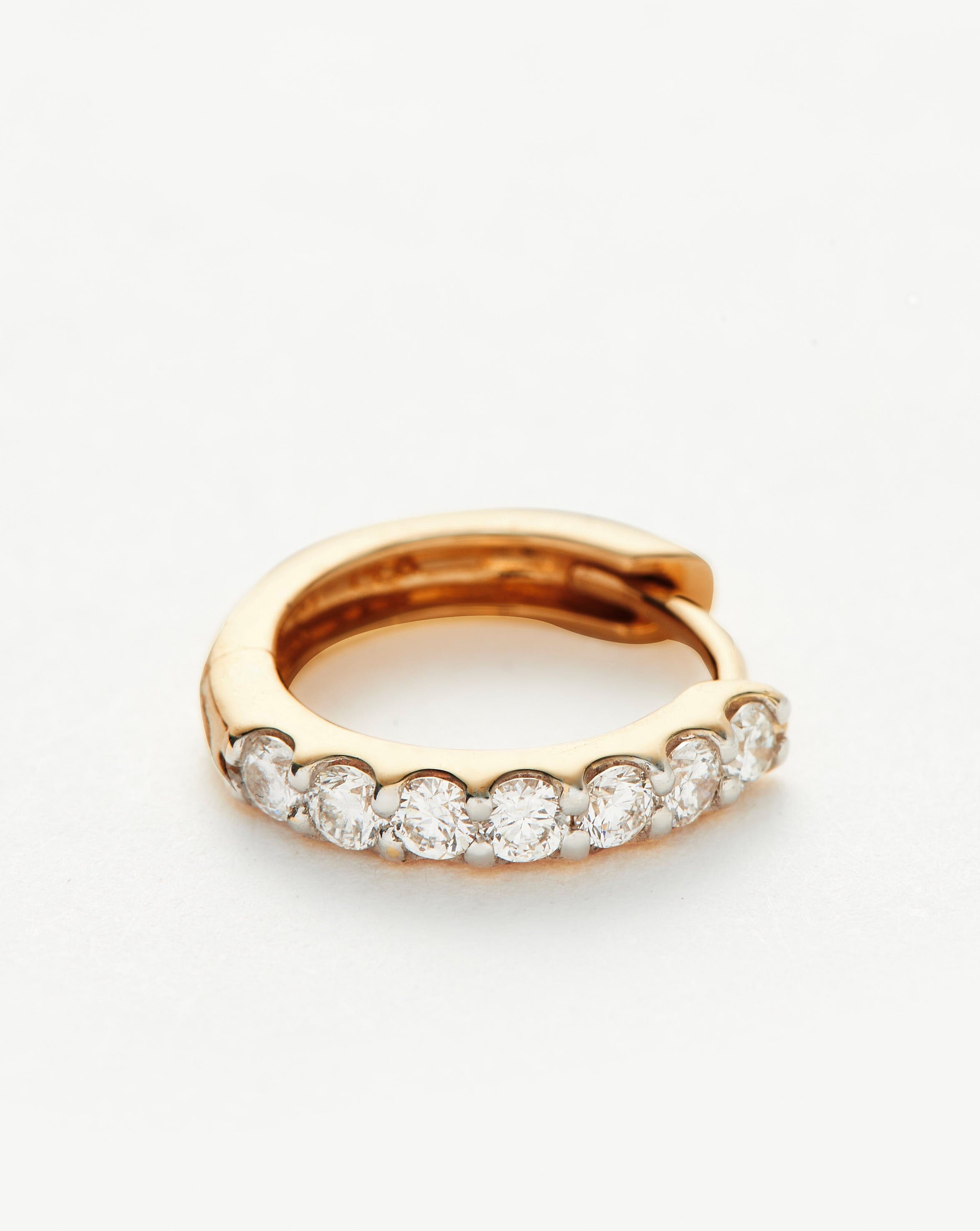 Missoma Classic Diamond Single Huggie korvakoru 9ct kulta