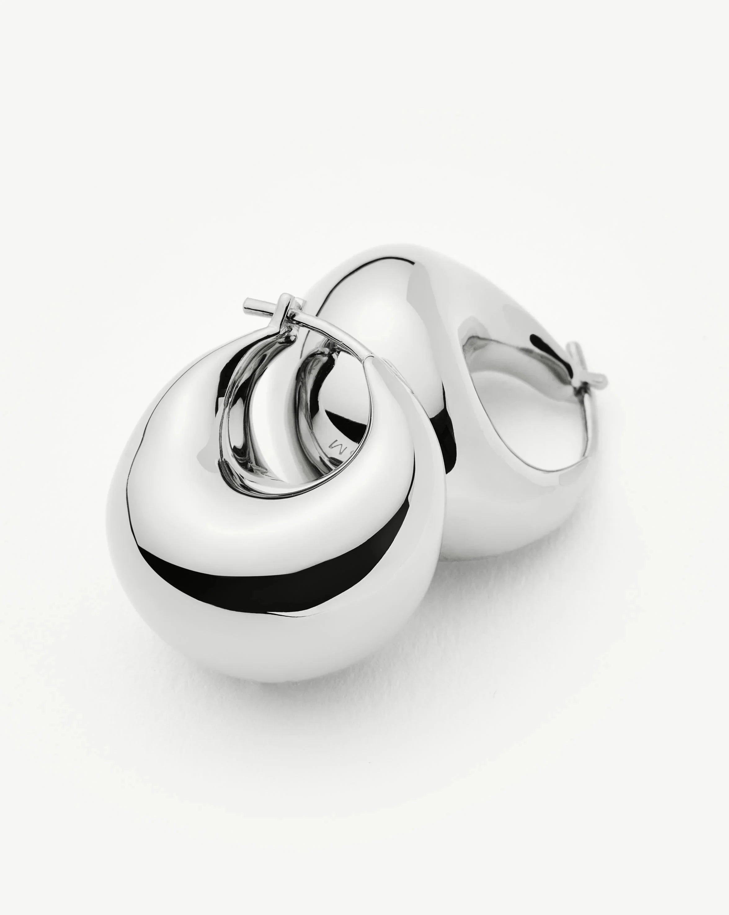 MISSOMA Sculptural Chubby Dome korvakorut hopeoitu