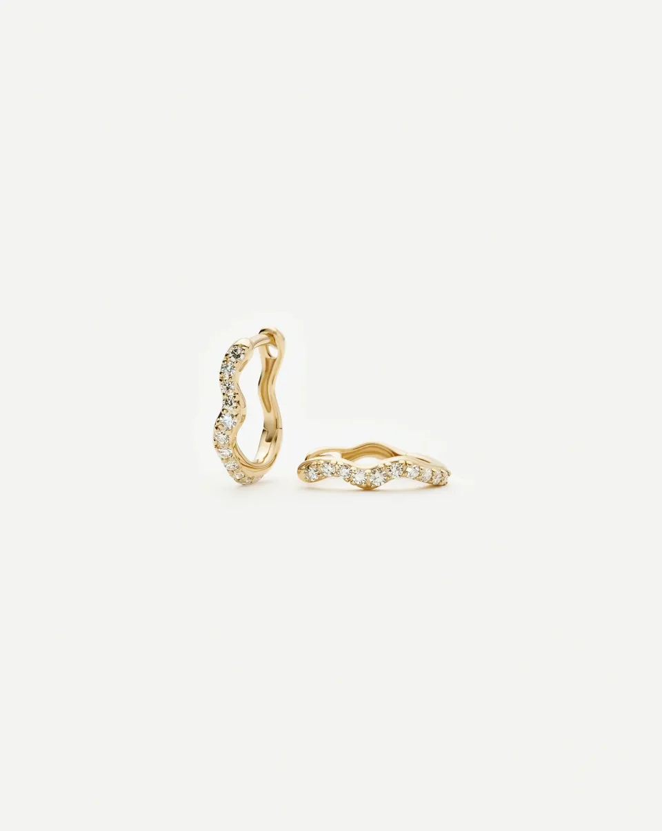 Missoma Molten Snow huggie-korvakorut 9ct kulta timantti