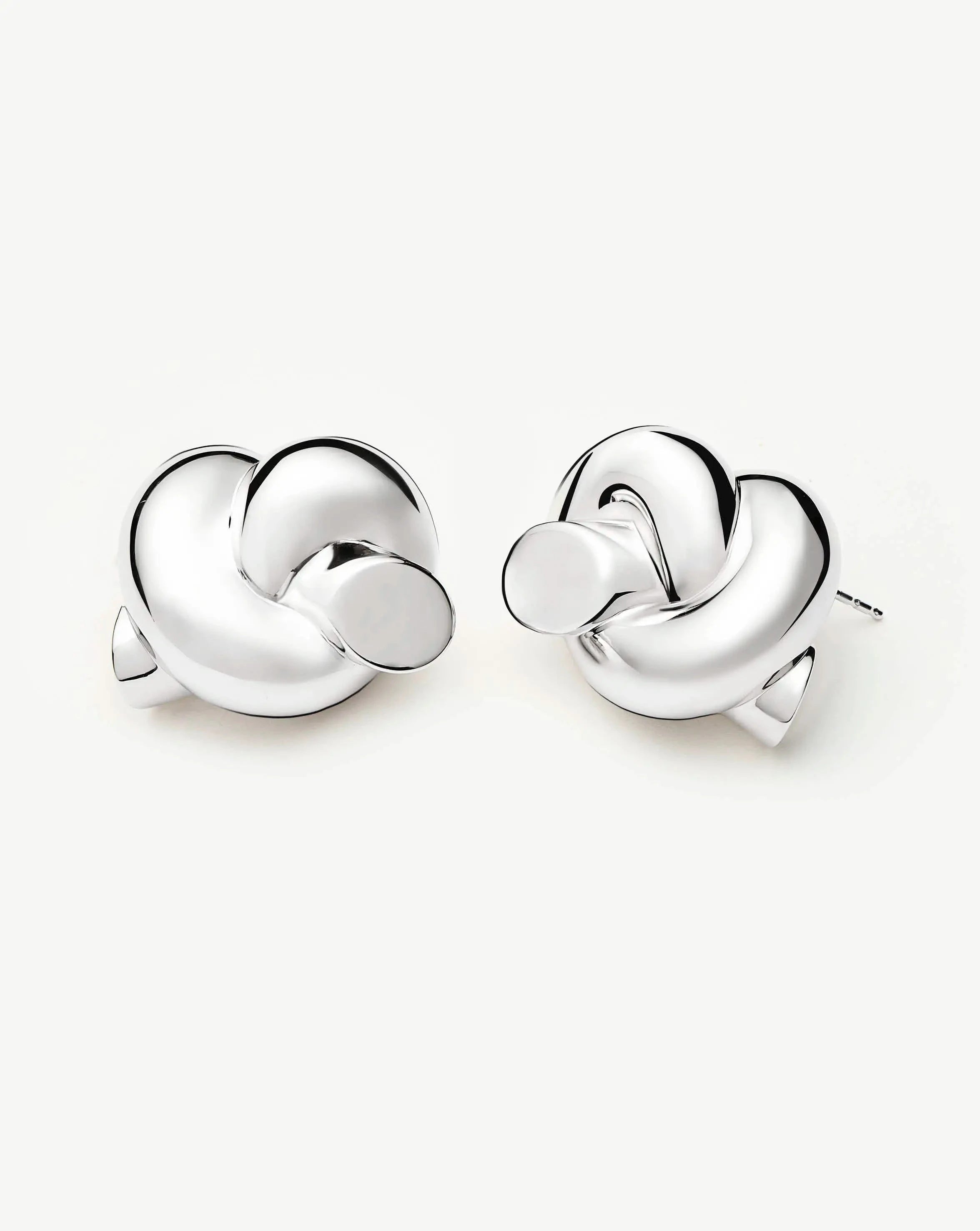 Missoma Lucy Williams Knot Oversized korvakorut hopeoitu