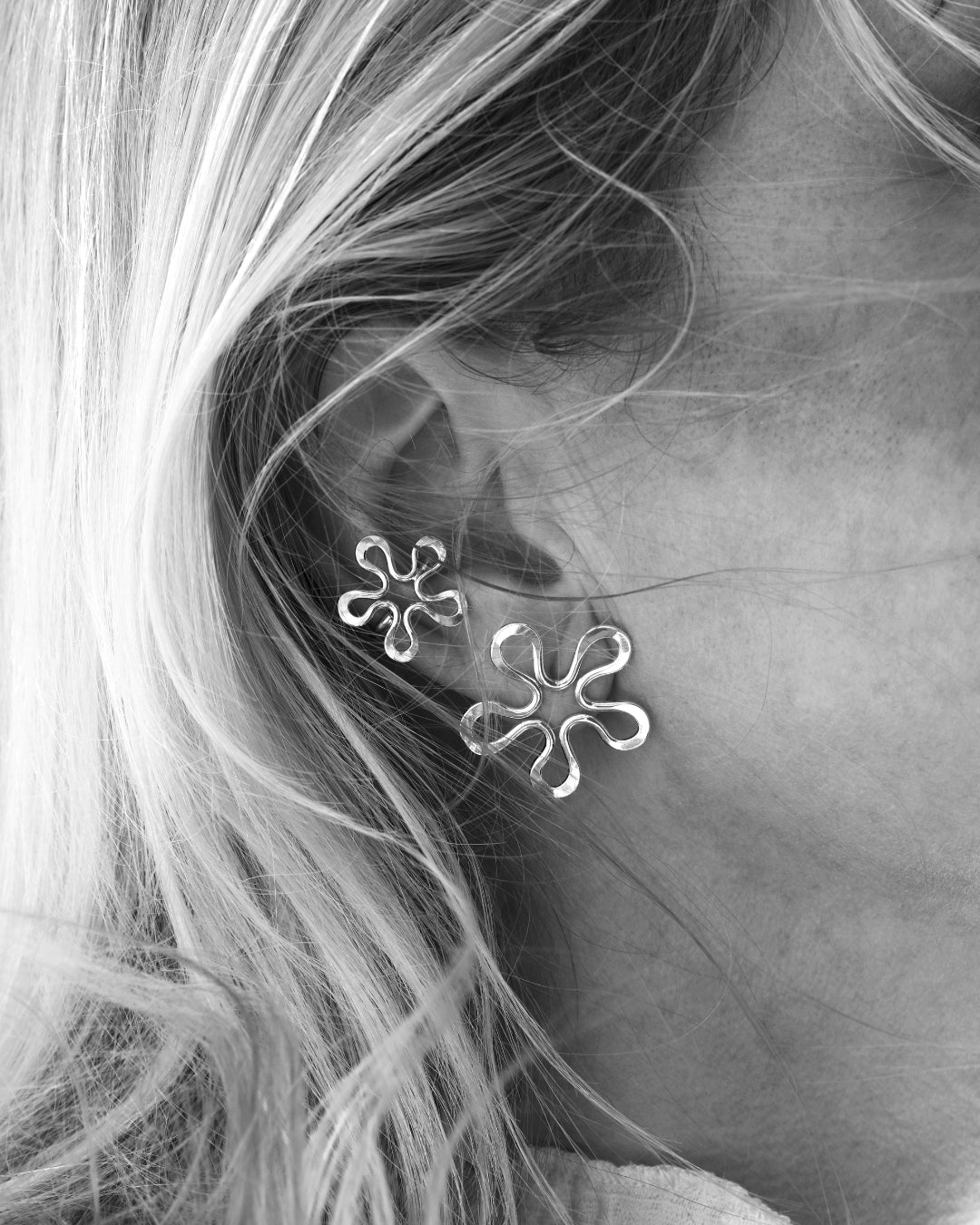Guldvivan BLOMMAN Ear Cuff korvakoru kukka hopea