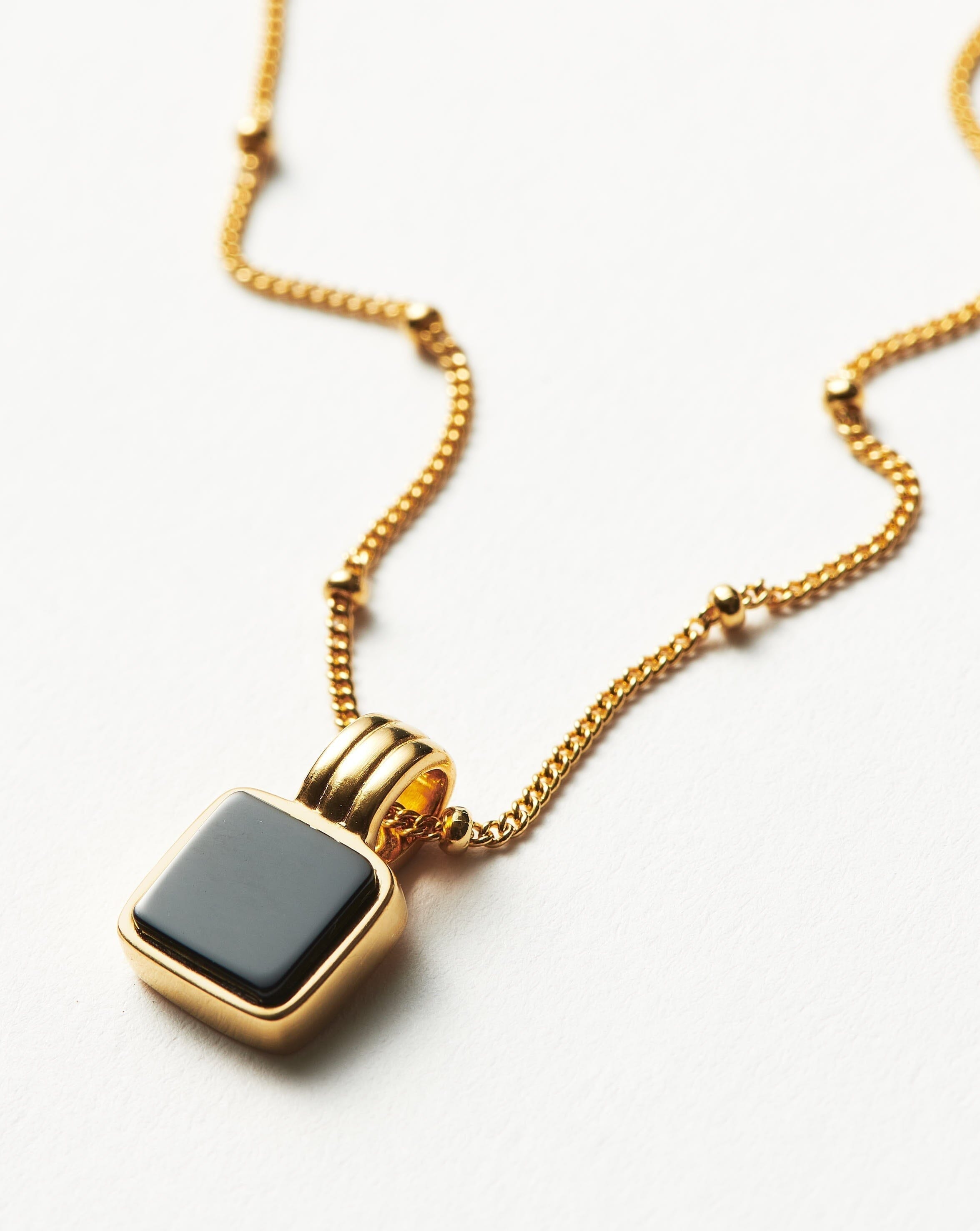 Missoma Lucy Williams Square Onyx kaulakoru kullattu