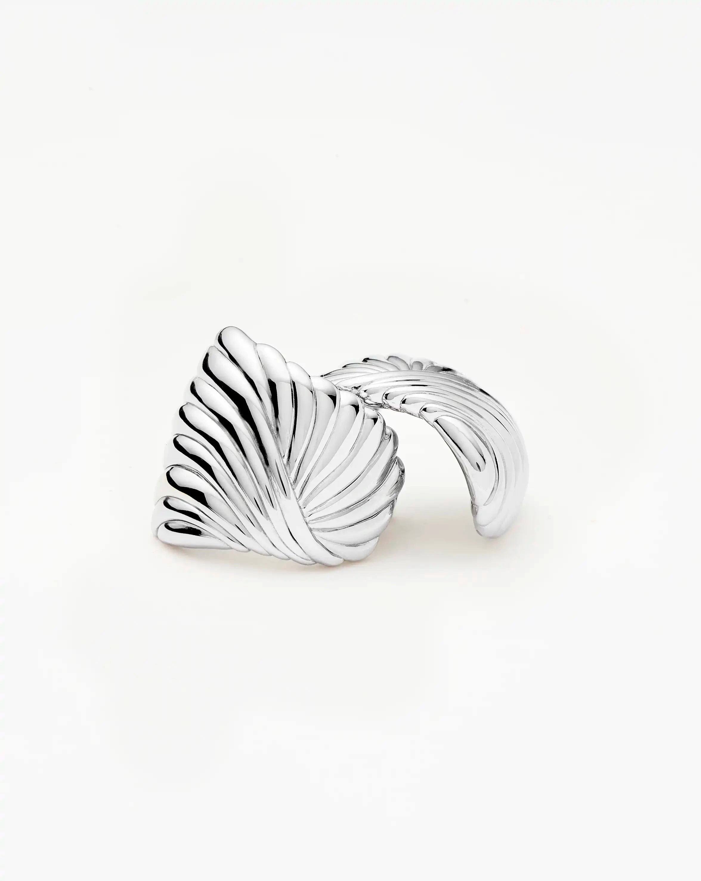 Missoma Ripple Oversized nappikorvakorut hopea
