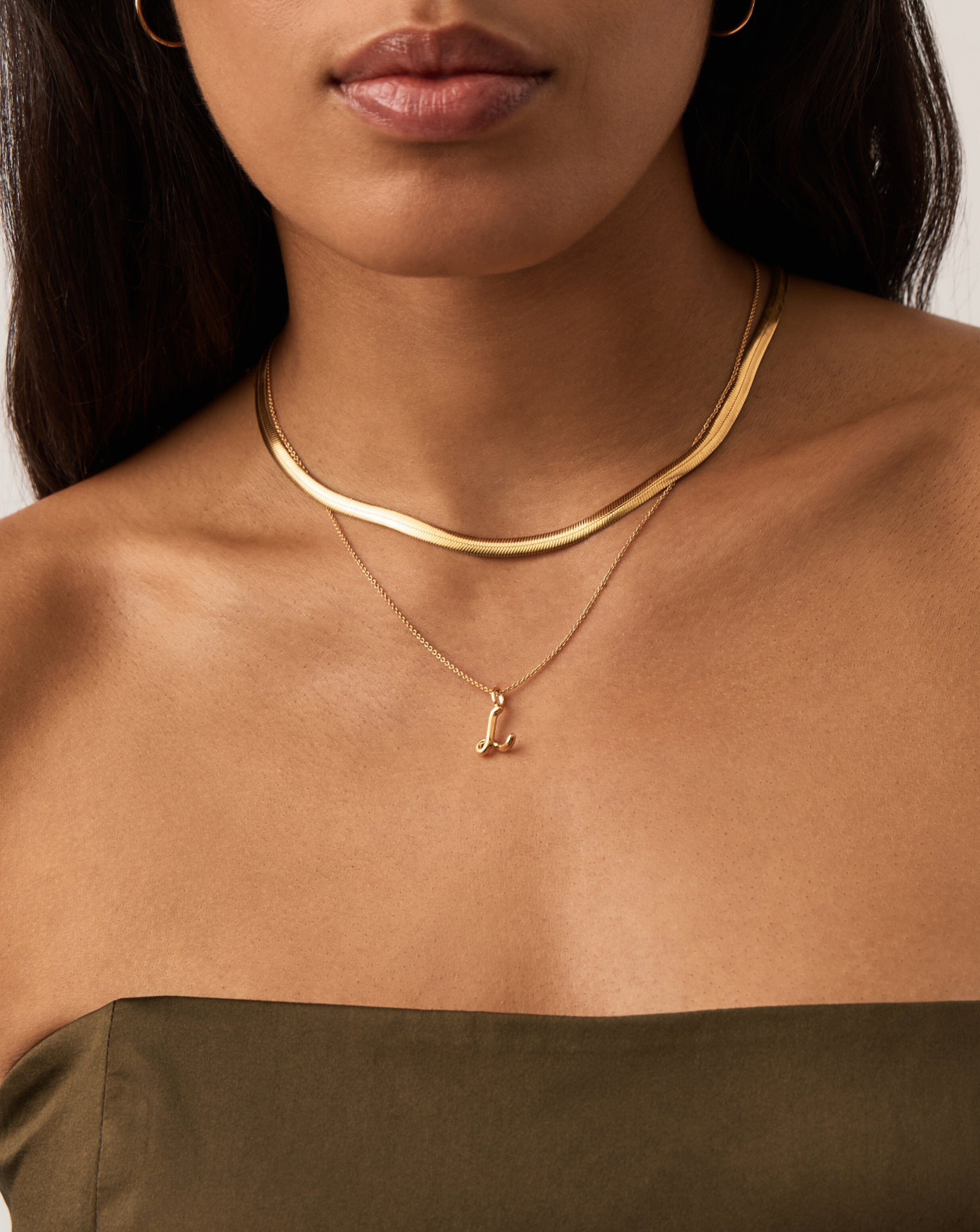 Missoma Curly Molten Mini Initial L kaulakoru kulta