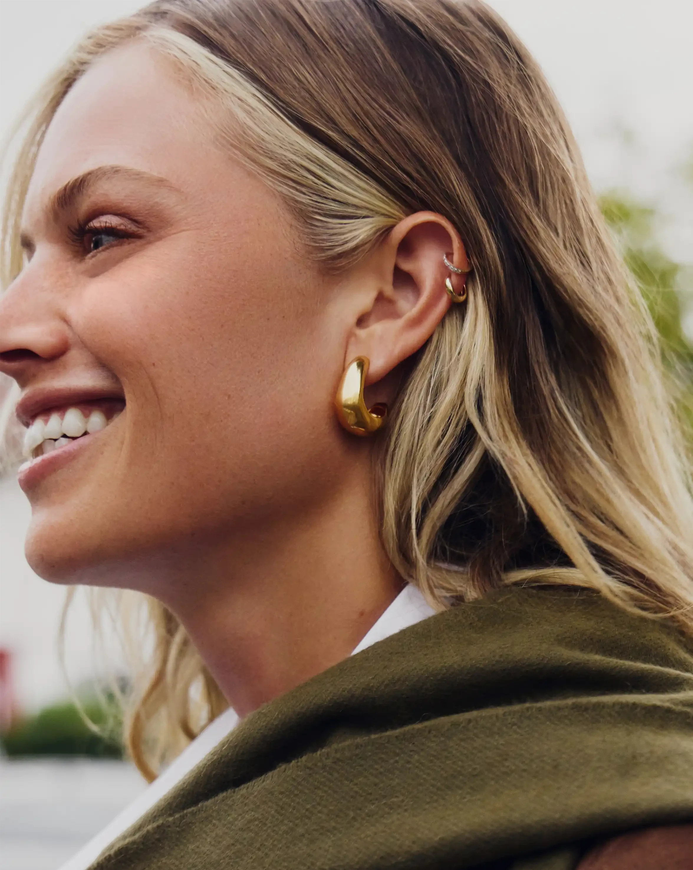Missoma Dome Medium Hoop korvakorut kulta 25,8 mm