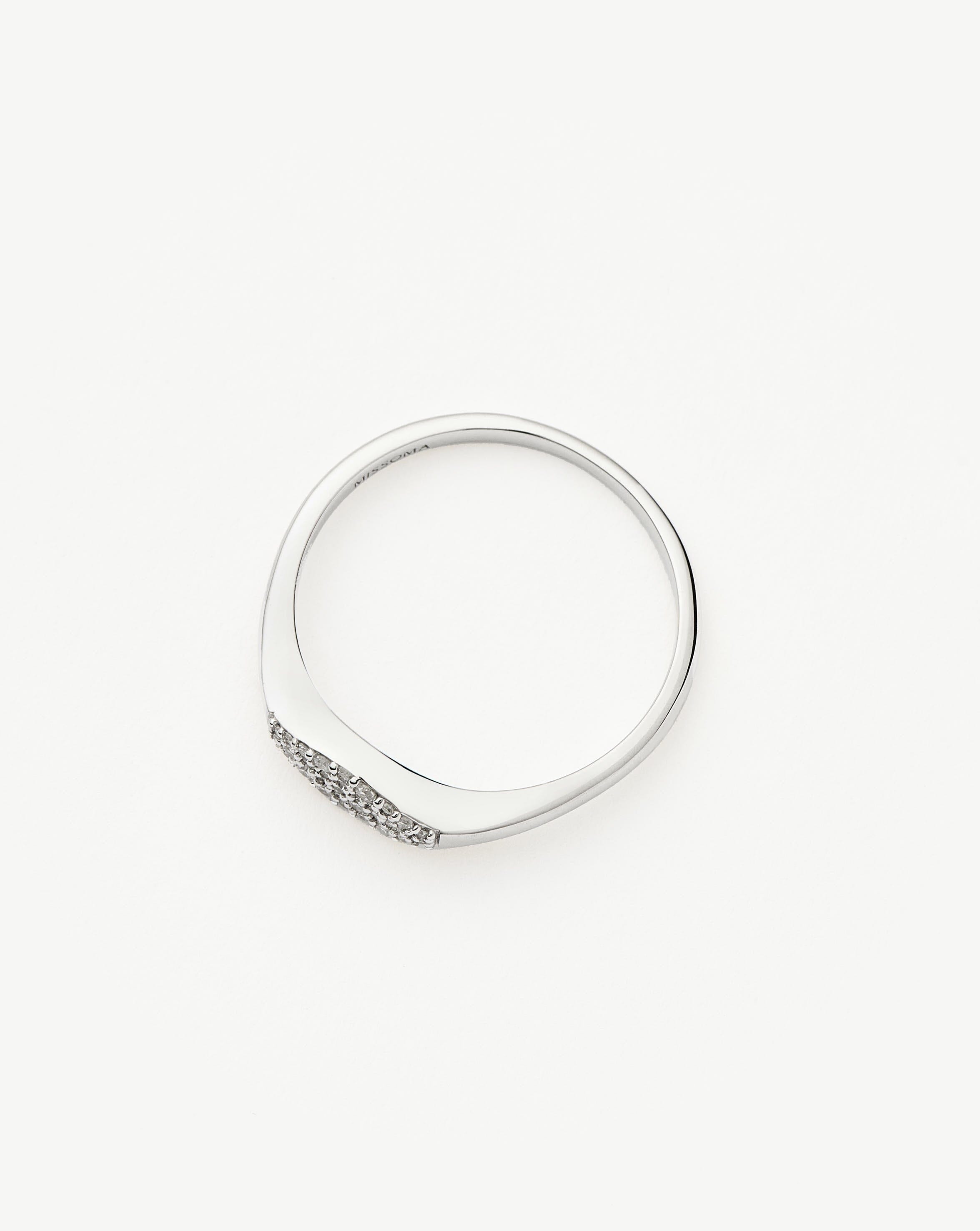 Missoma Diamond Signet sormus 9k valkokulta timantti
