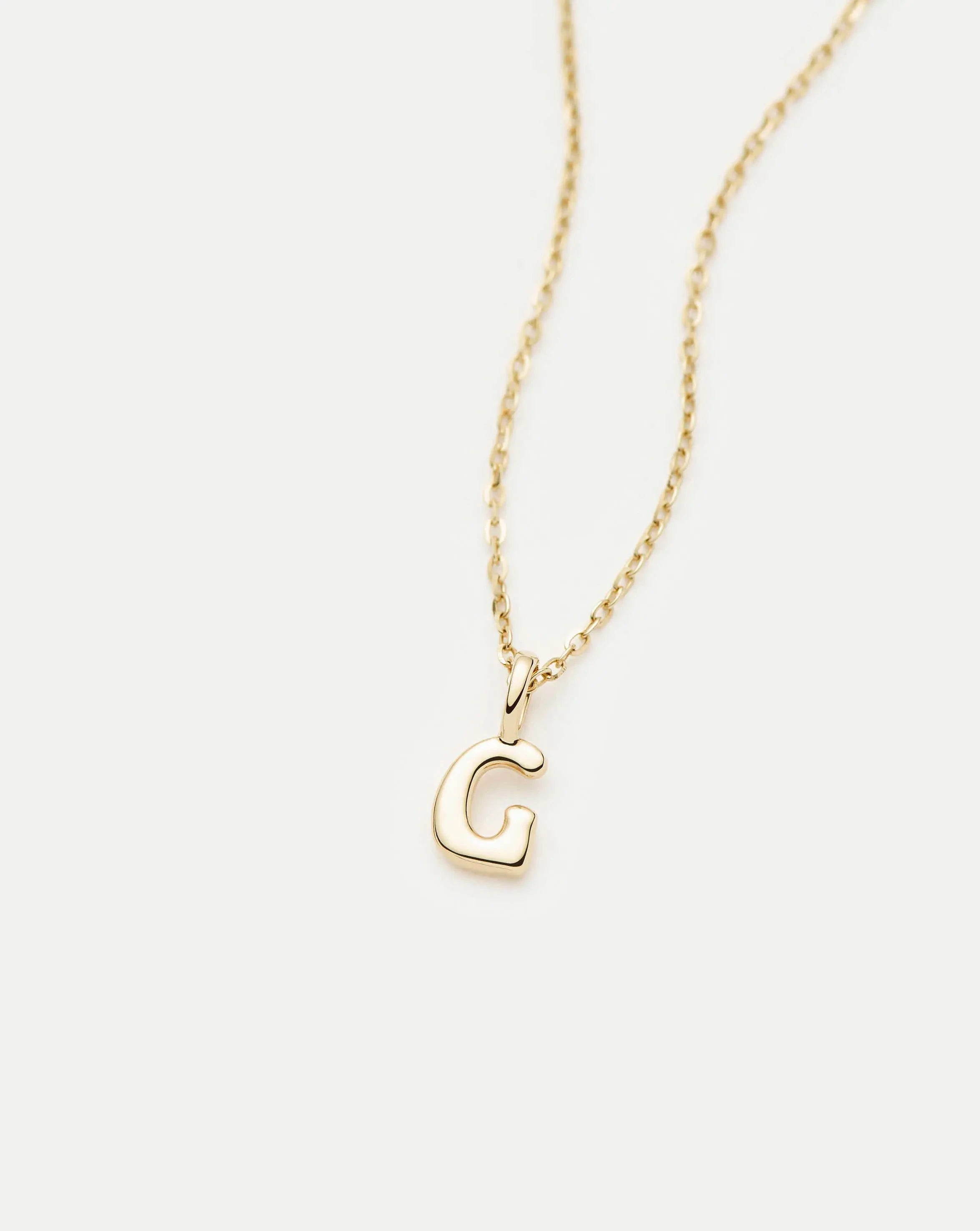 MISSOMA Solid Gold Initial Mini Pendant G kaulakoru kulta