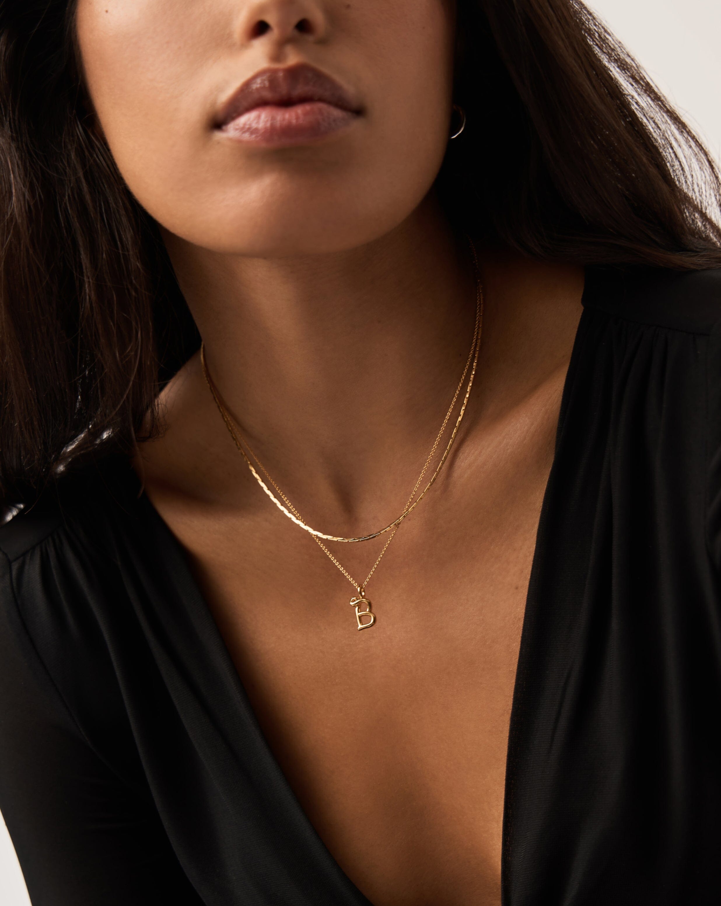 MISSOMA Curly Molten Mini Initial kaulakoru B gold vermeil