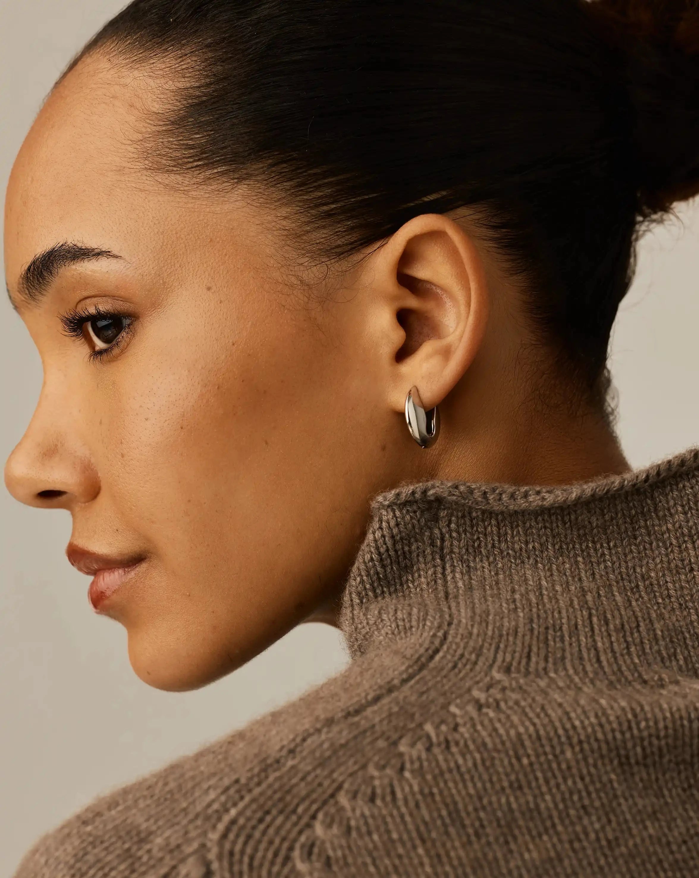 Missoma Pebble Hinged Hoop korvakorut Platinum Plated