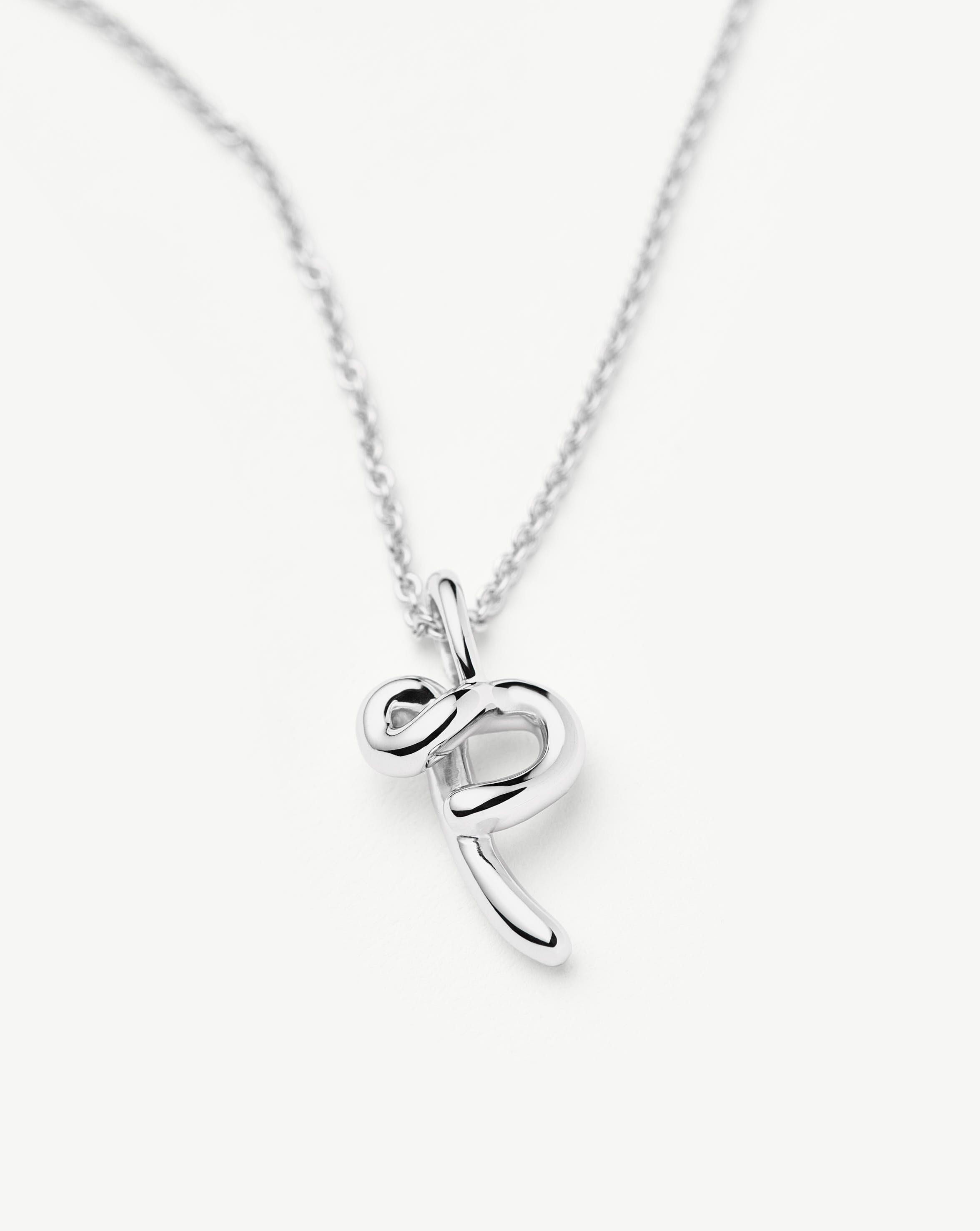 Missoma Curly Molten Mini P kirjainkaulakoru hopea