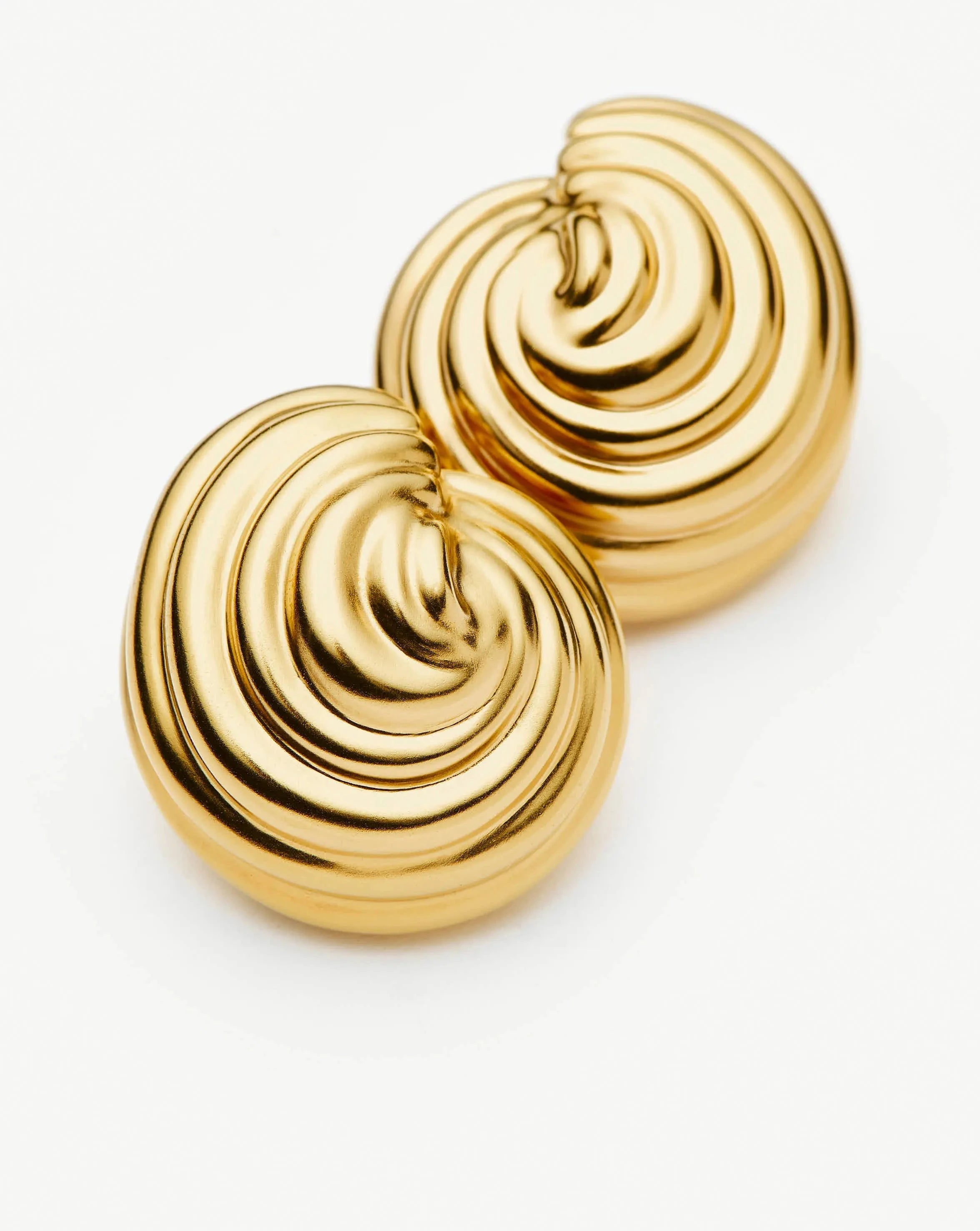 Missoma Spiral Dome nappikorvakorut oversize kulta