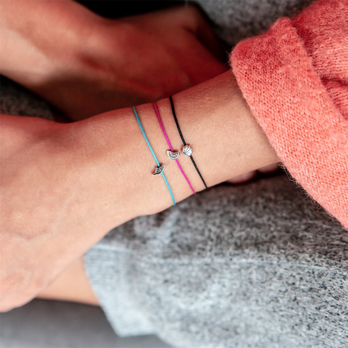 Glanzstücke München Textil Armband Muschel rannekoru musta