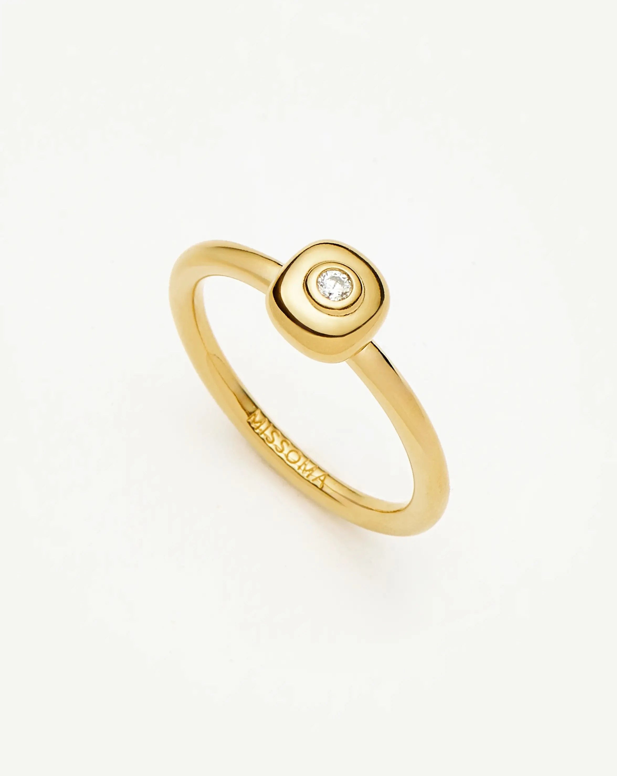 Missoma Molten Soft Square sormus 18k kulta zirkonia