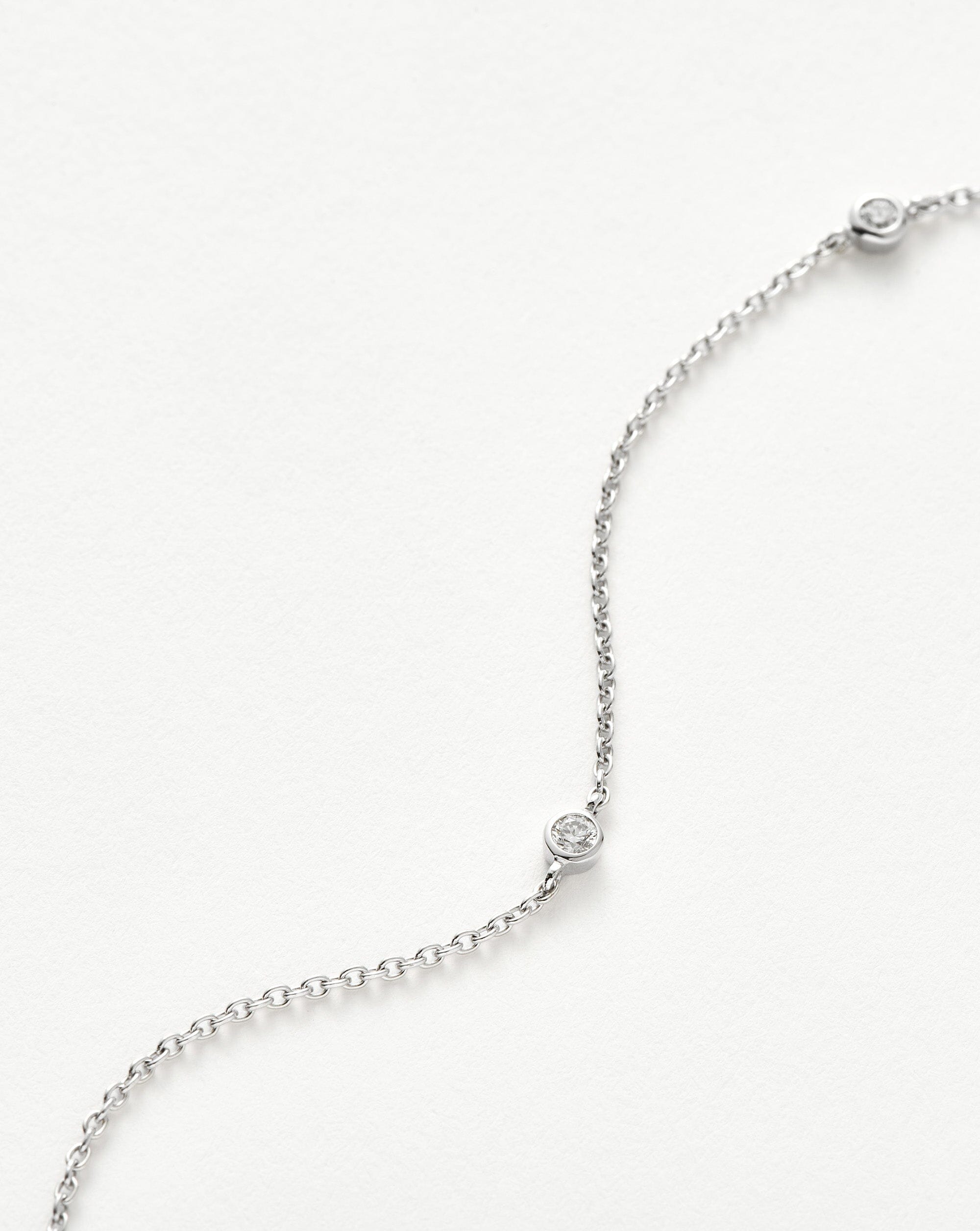 Missoma Floating Diamond kaulakoru valkokulta 45 cm timantti
