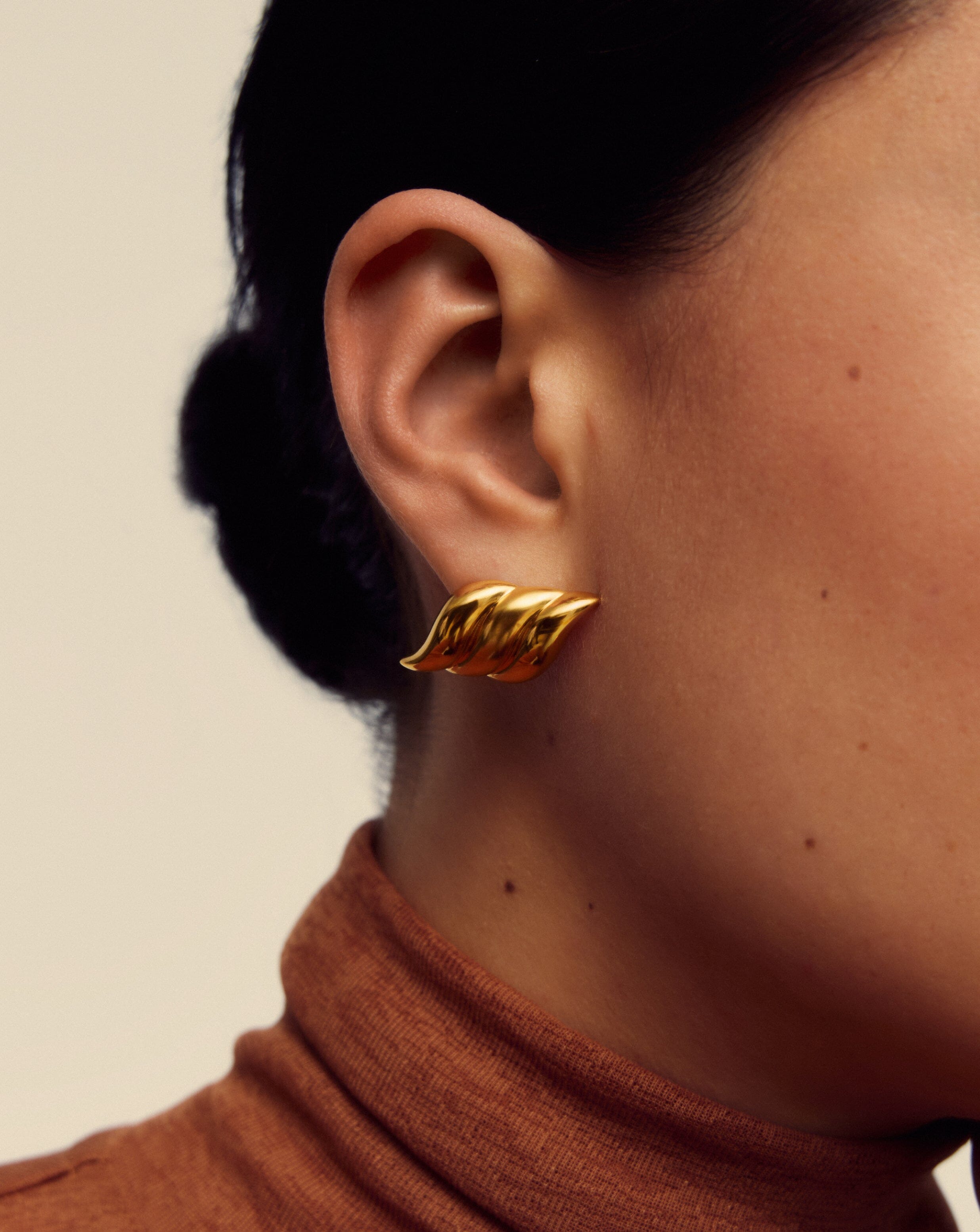 Missoma Savi Signature Oversized nappikorvakorut kullattu