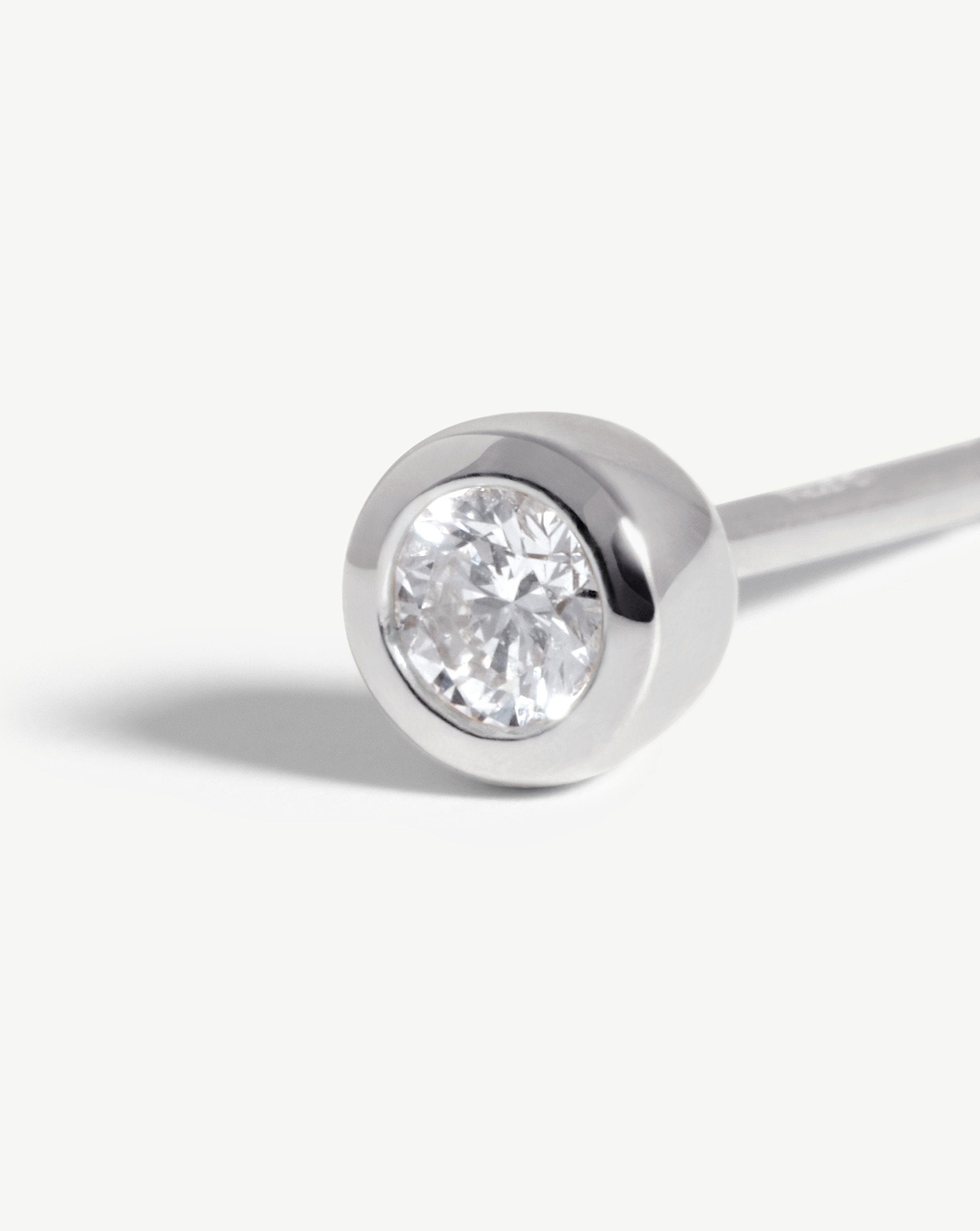 Missoma Classic Solitaire nappikorvakorut 9ct valkokulta 0,20ct timantti