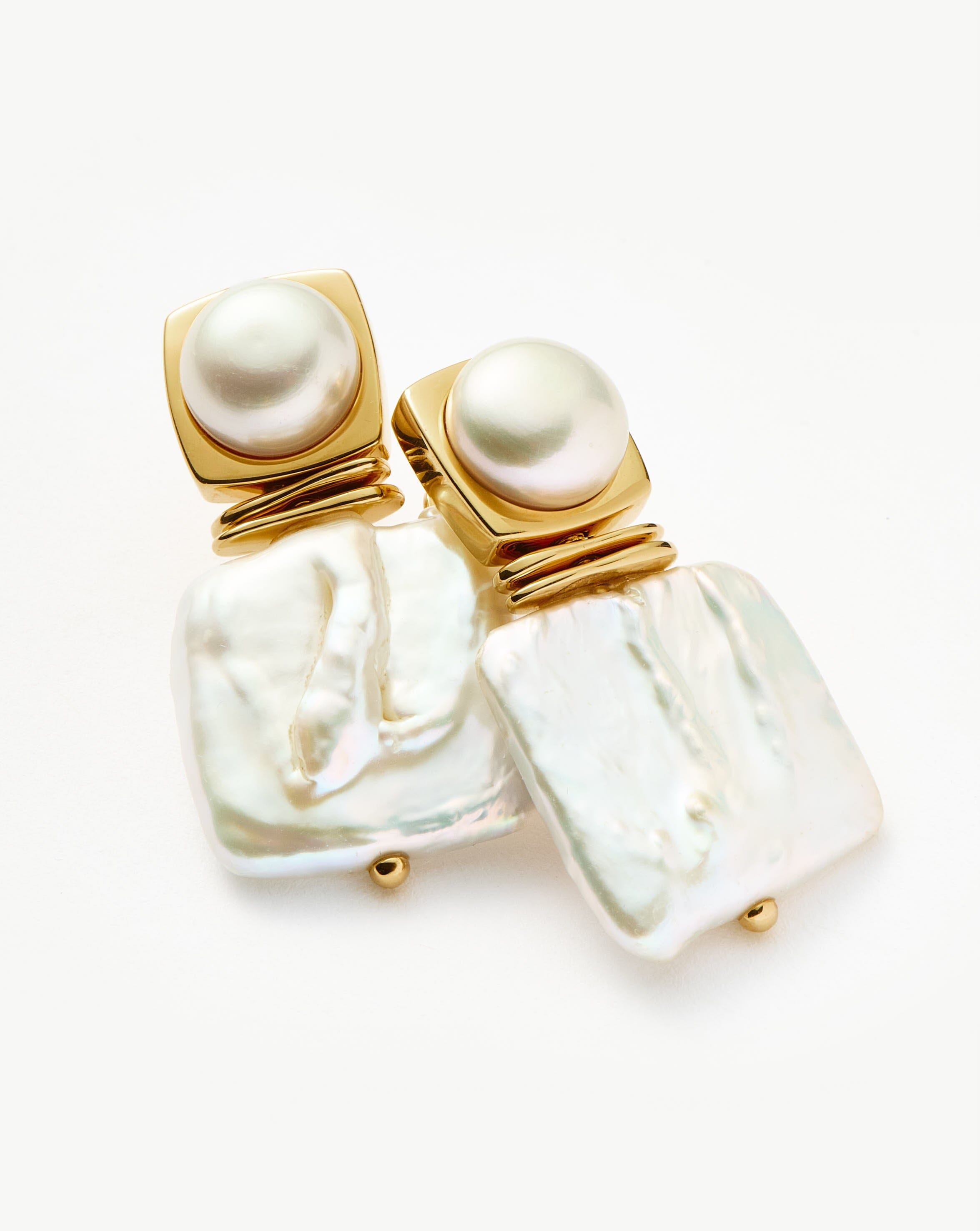MISSOMA Square Pearl Statement korvakorut kulta helmi