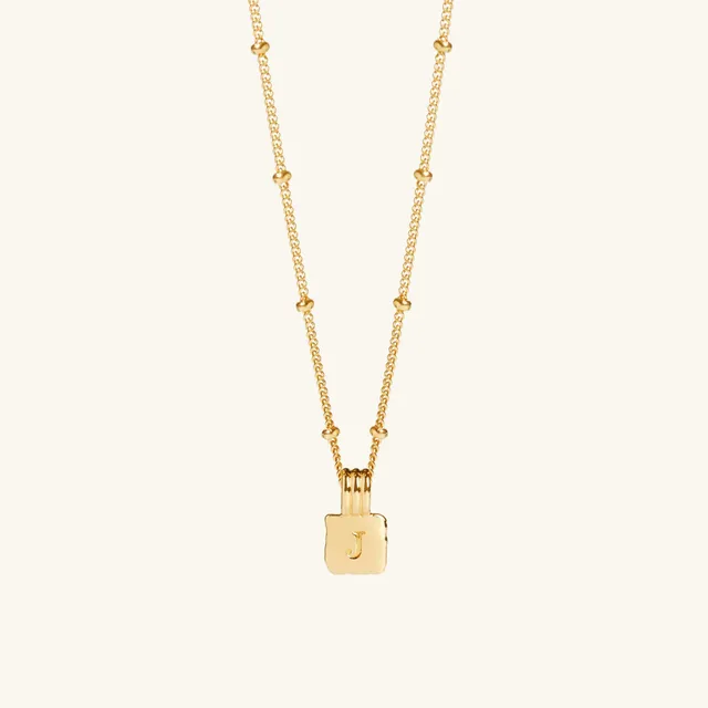 Muru Jewellery Mini Initial Square Charm kaulakoru kulta nimikirjain