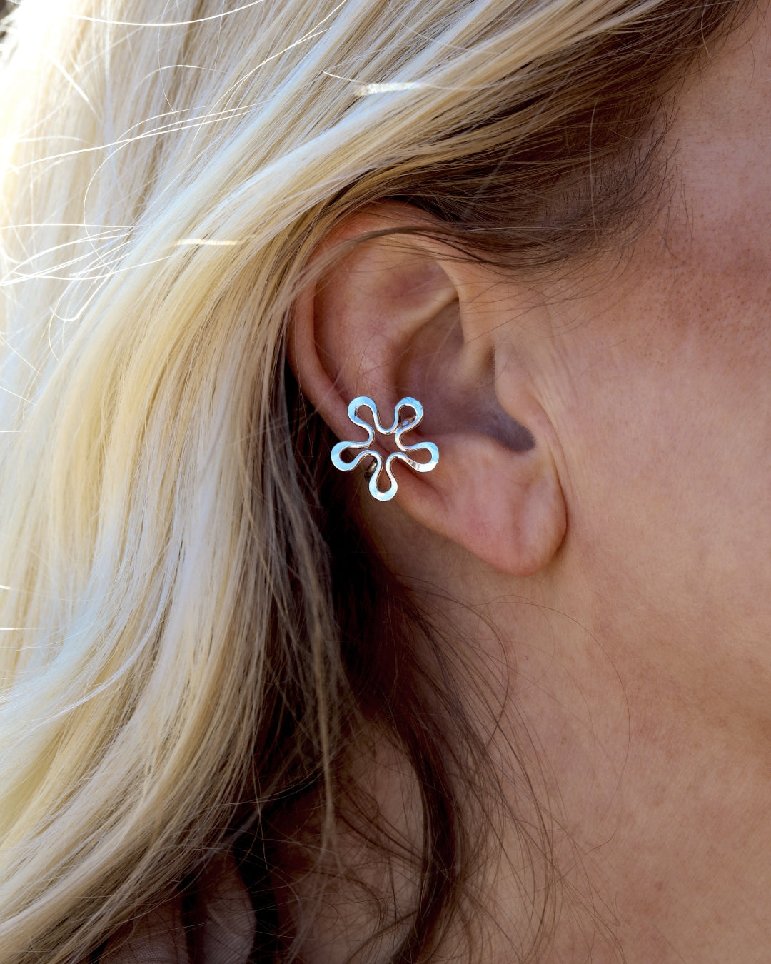 Guldvivan BLOMMAN Ear Cuff korvakoru kukka hopea