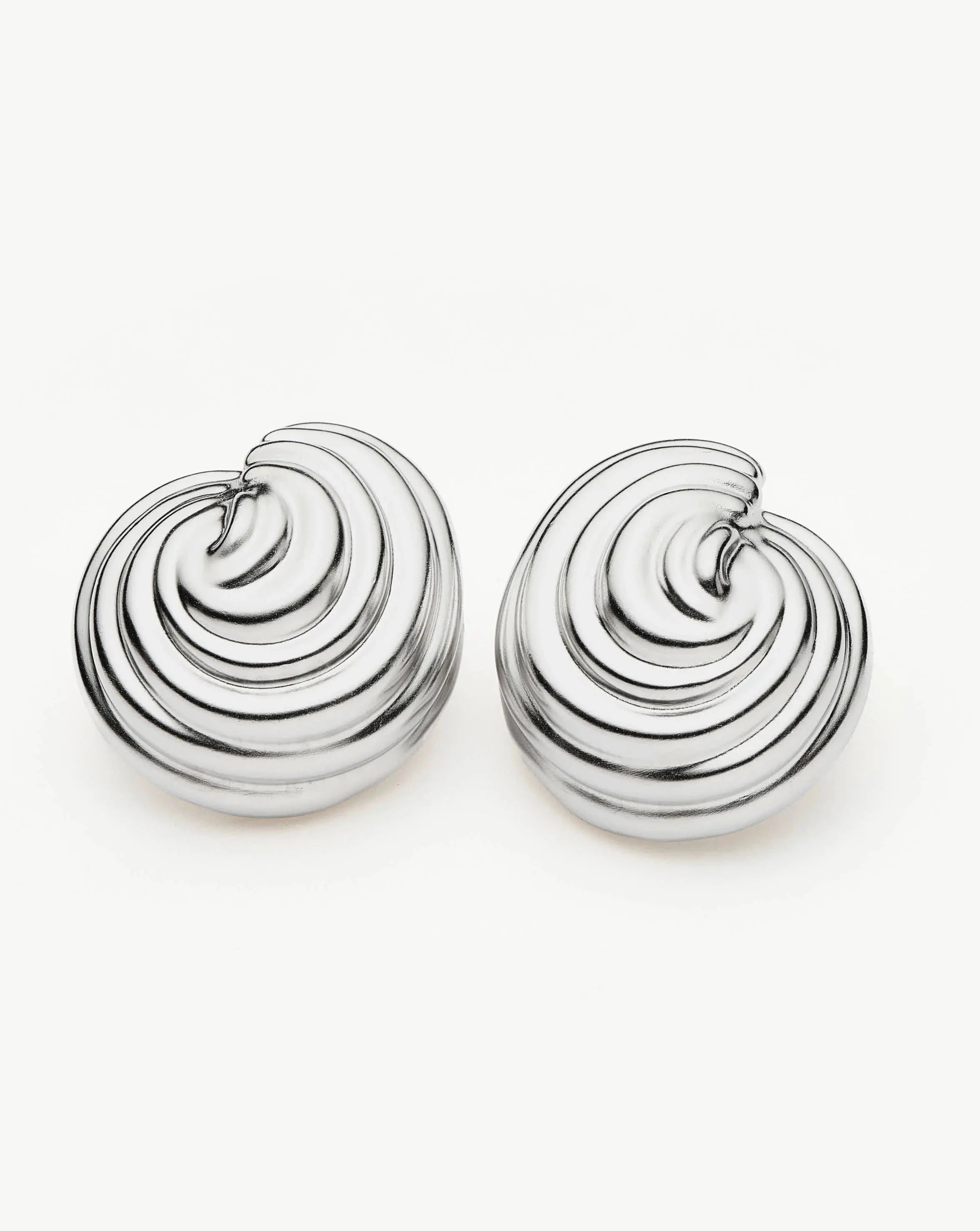 MISSOMA Spiral Dome Oversized nappikorvakorut hopeoitu kookas