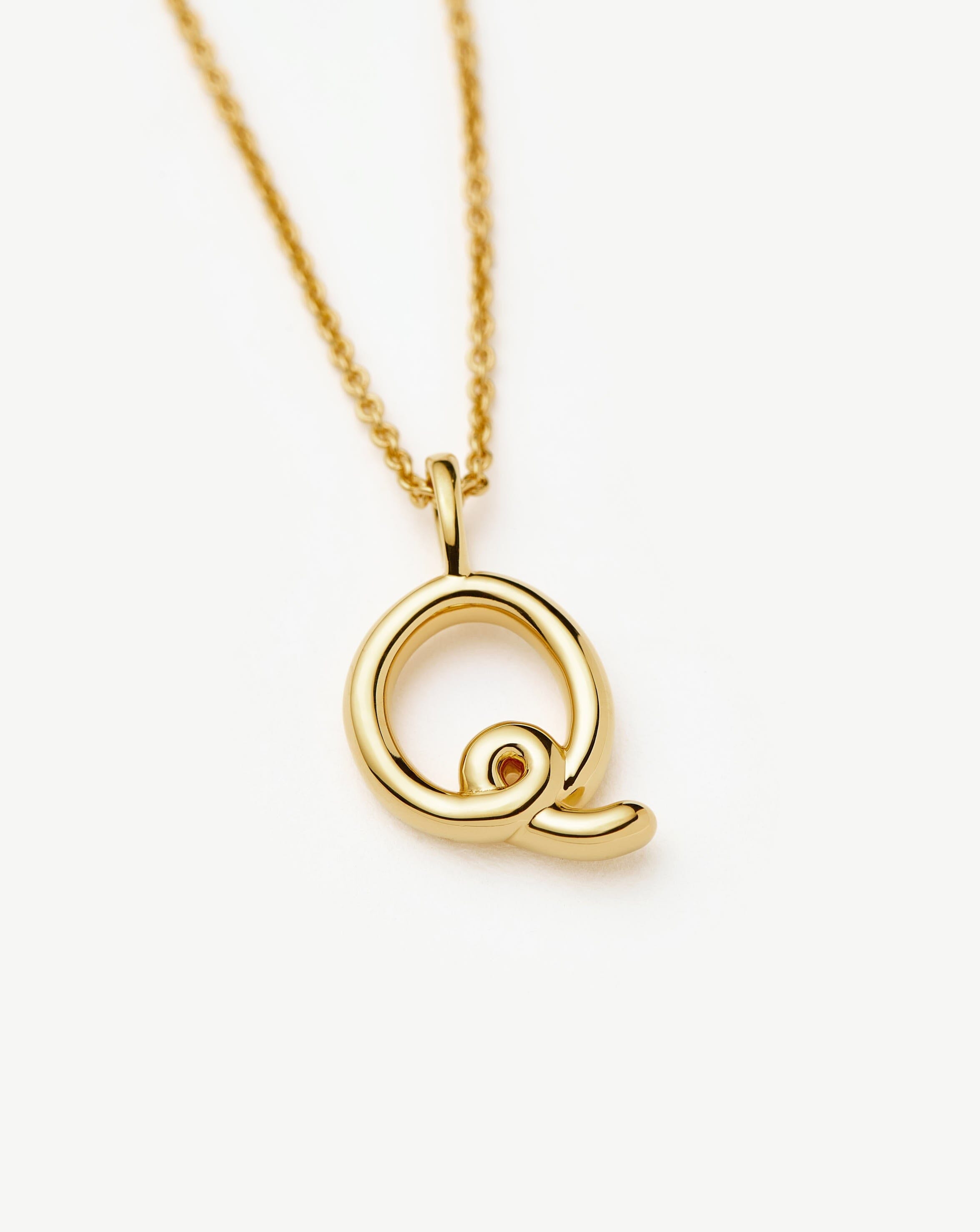 Missoma Curly Molten Mini Initial Q kaulakoru kulta