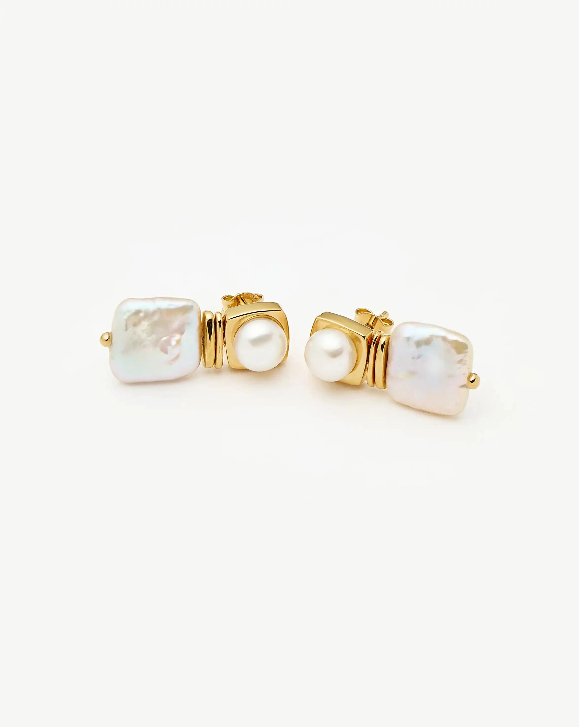 Missoma Square Pearl Small Stud korvakorut helmi kulta