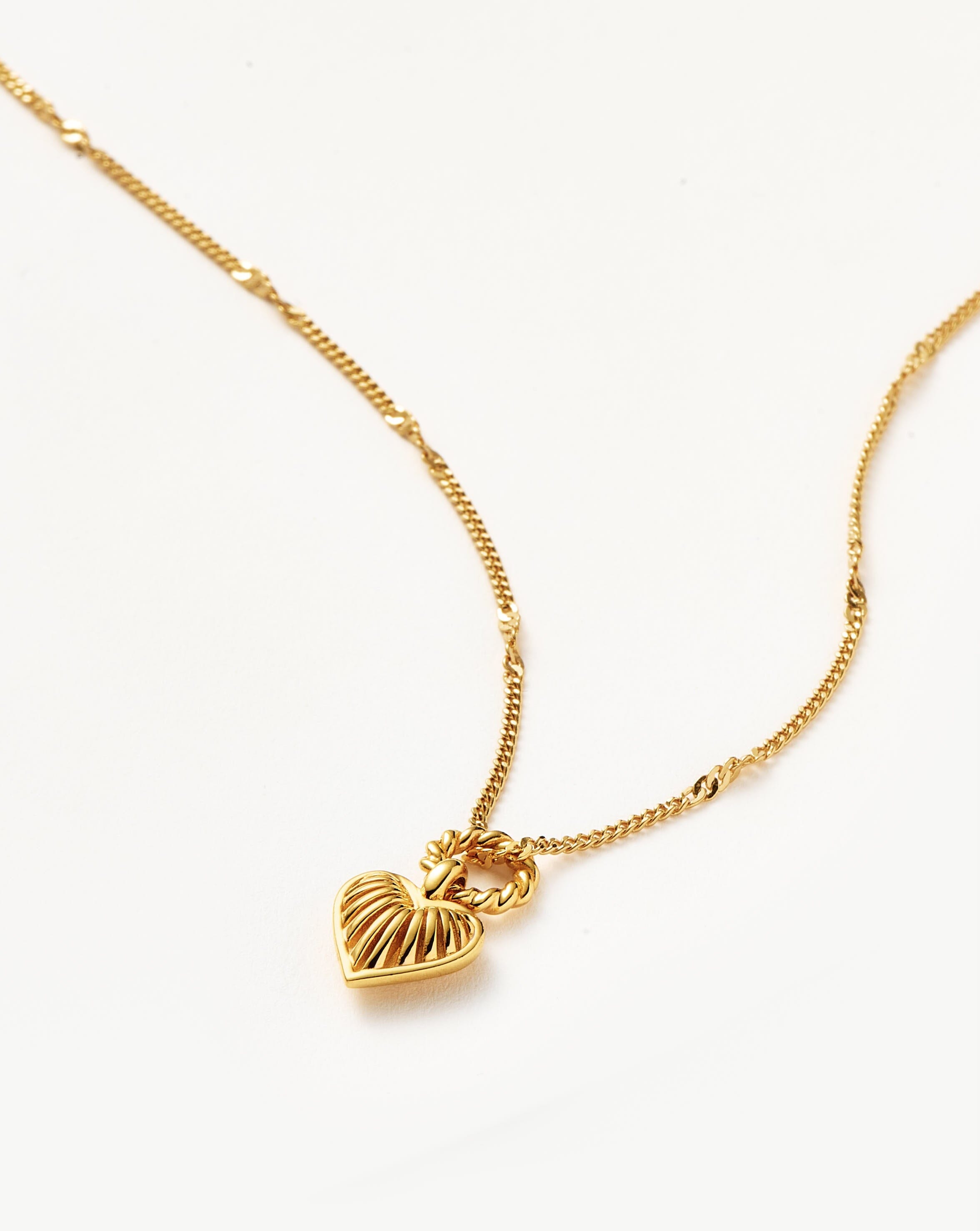 Missoma Mini Ridge Heart kaulakoru sydän kullattu