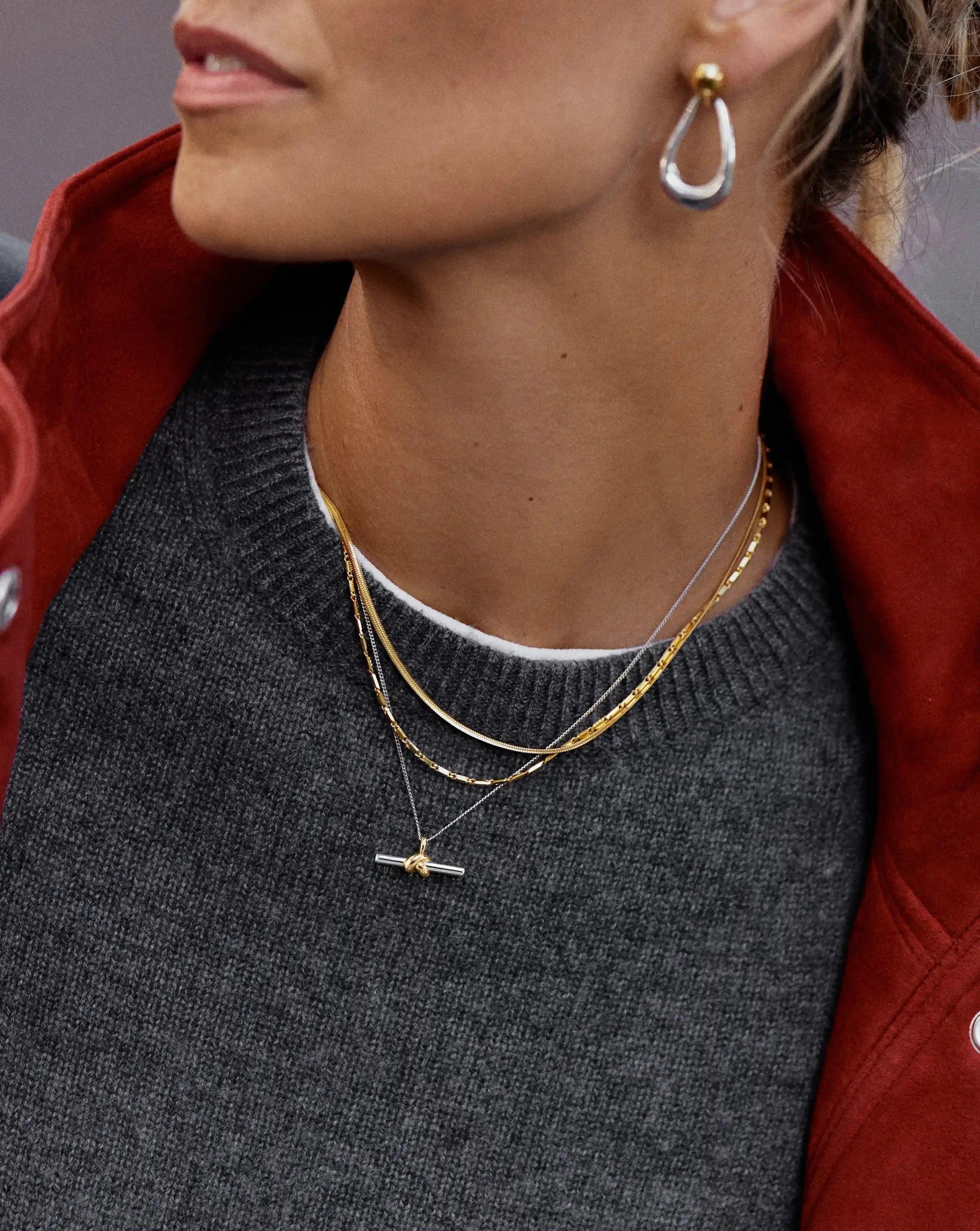 MISSOMA Lucy Williams T-Bar Knot Pendant kaulakoru bimetalli