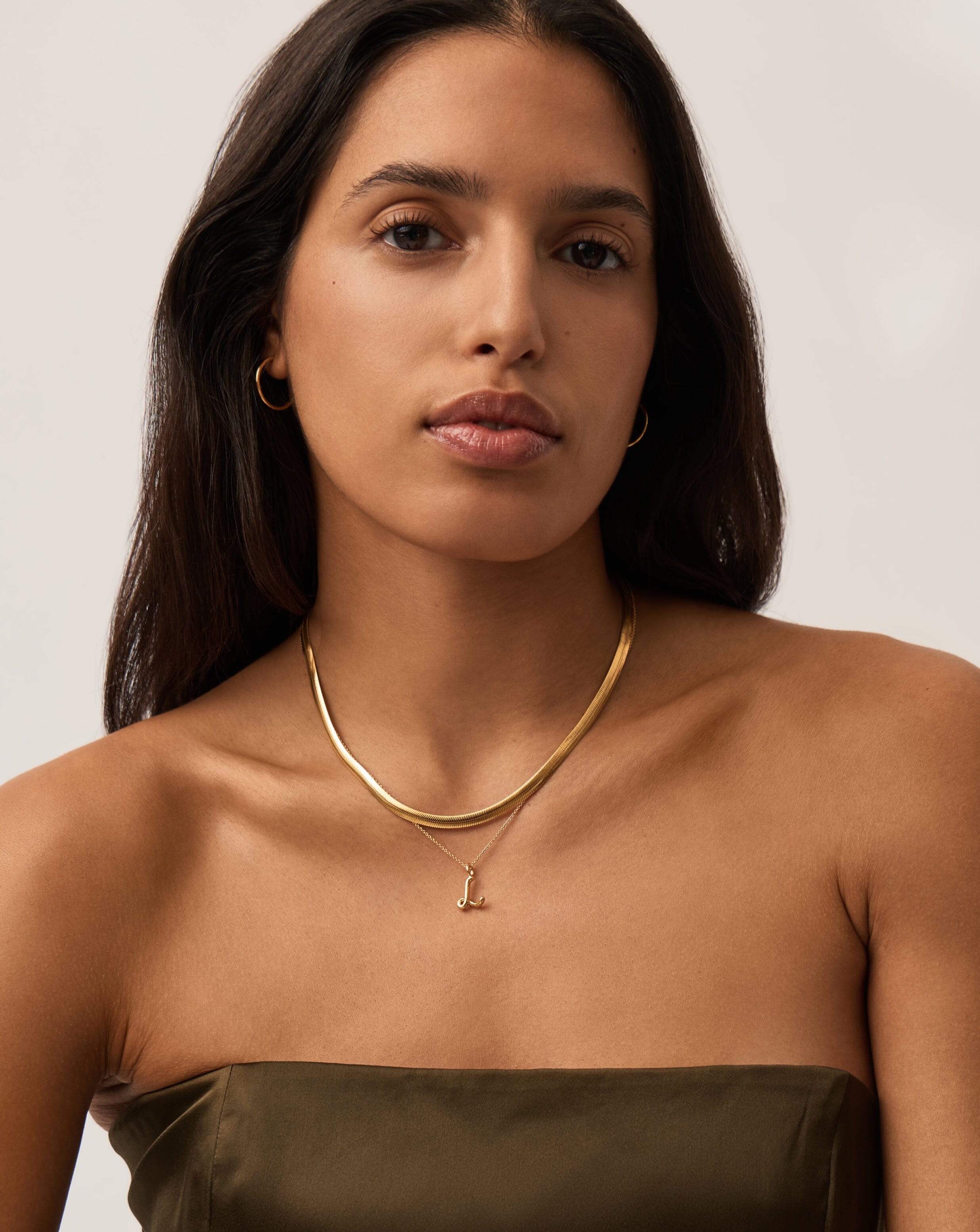 Missoma Curly Molten Mini Initial L kaulakoru kulta