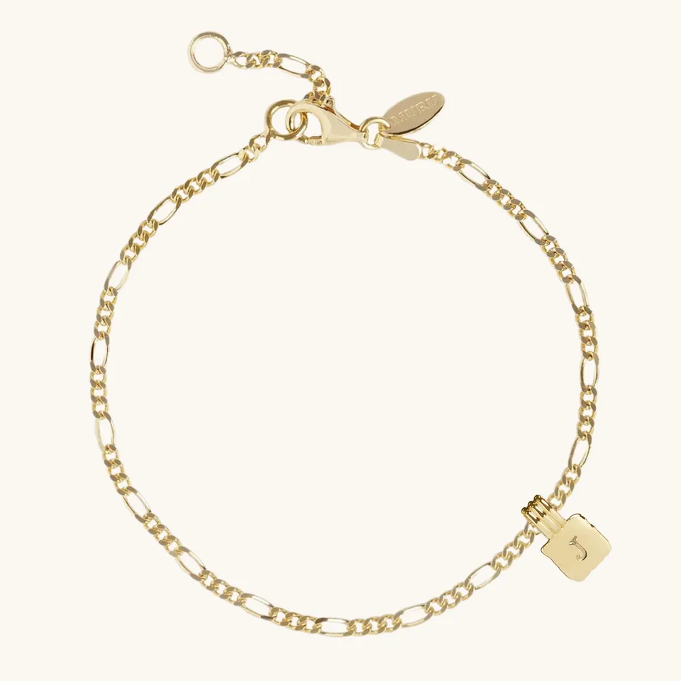 Muru Initial Square Charm figaroketju rannekoru kulta