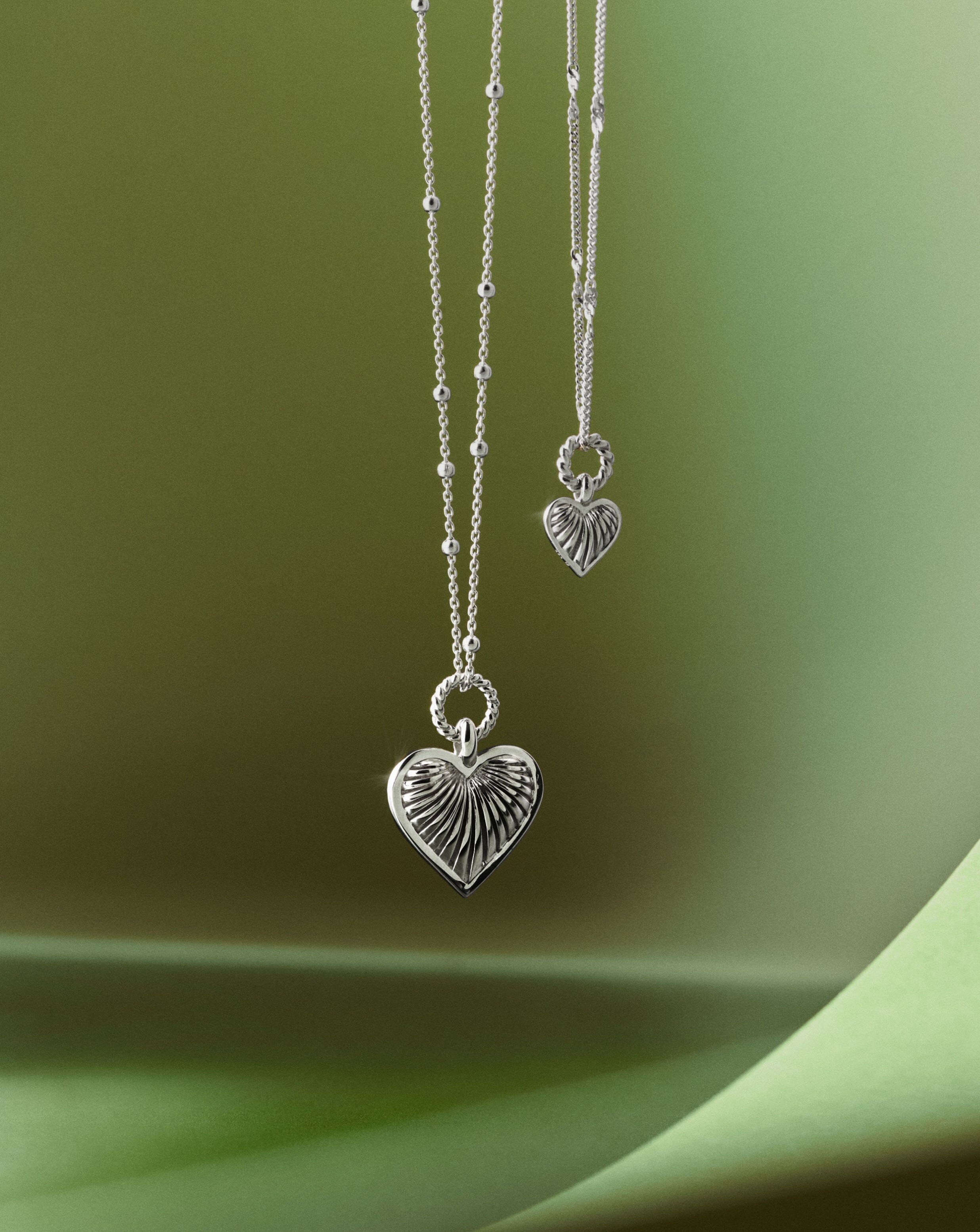 MISSOMA Ridge Mini Ridge Heart Charm hopeakaulakoru sterlinghopea sydän