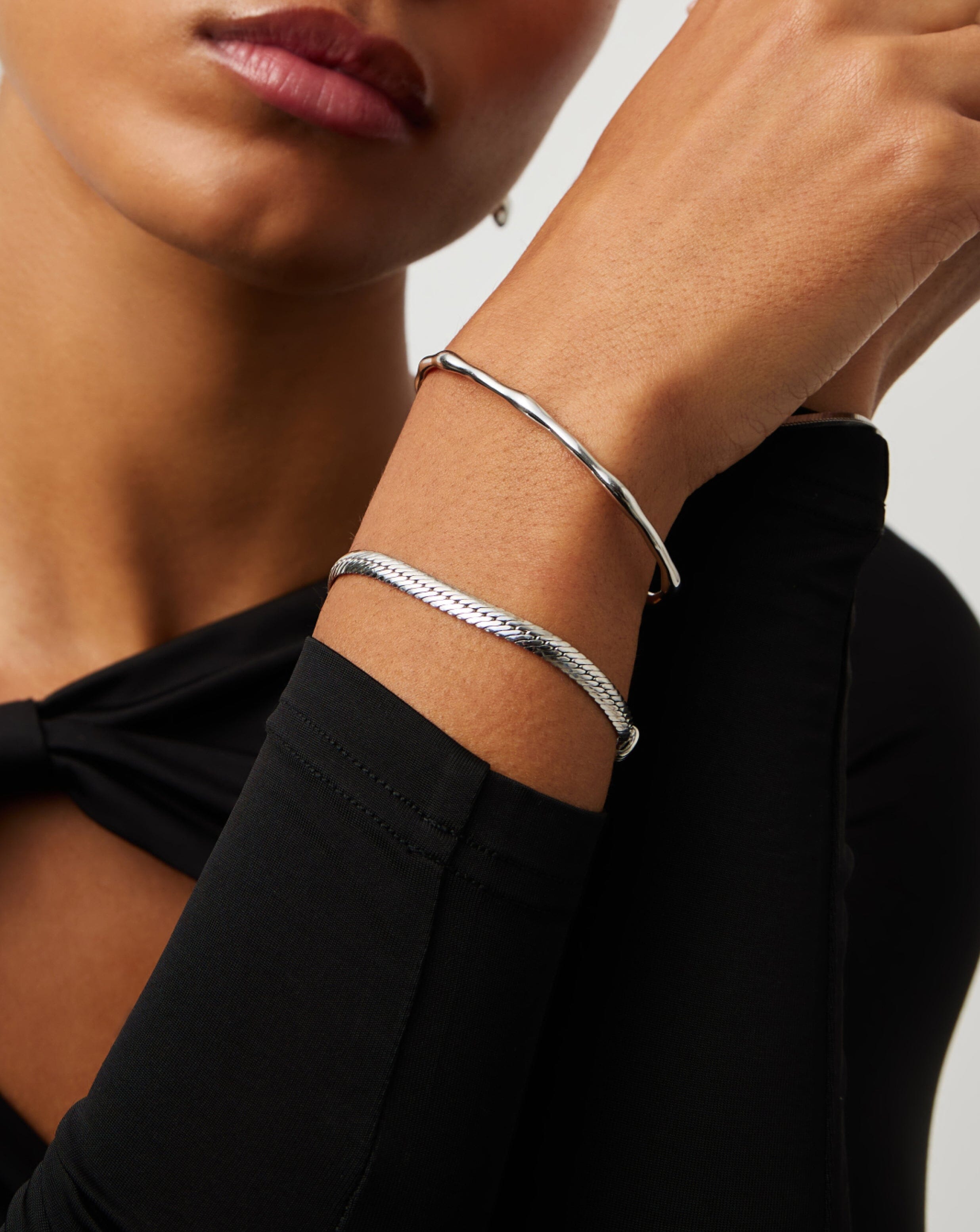 MISSOMA Molten Cuff rannekoru hopeoitu kiinteä S-M
