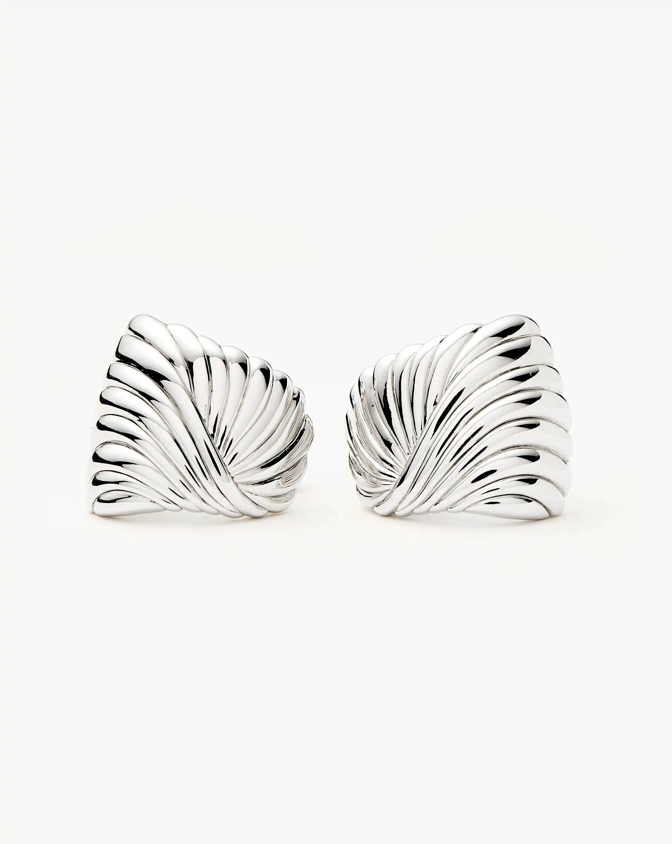 Missoma Ripple Oversized nappikorvakorut hopea
