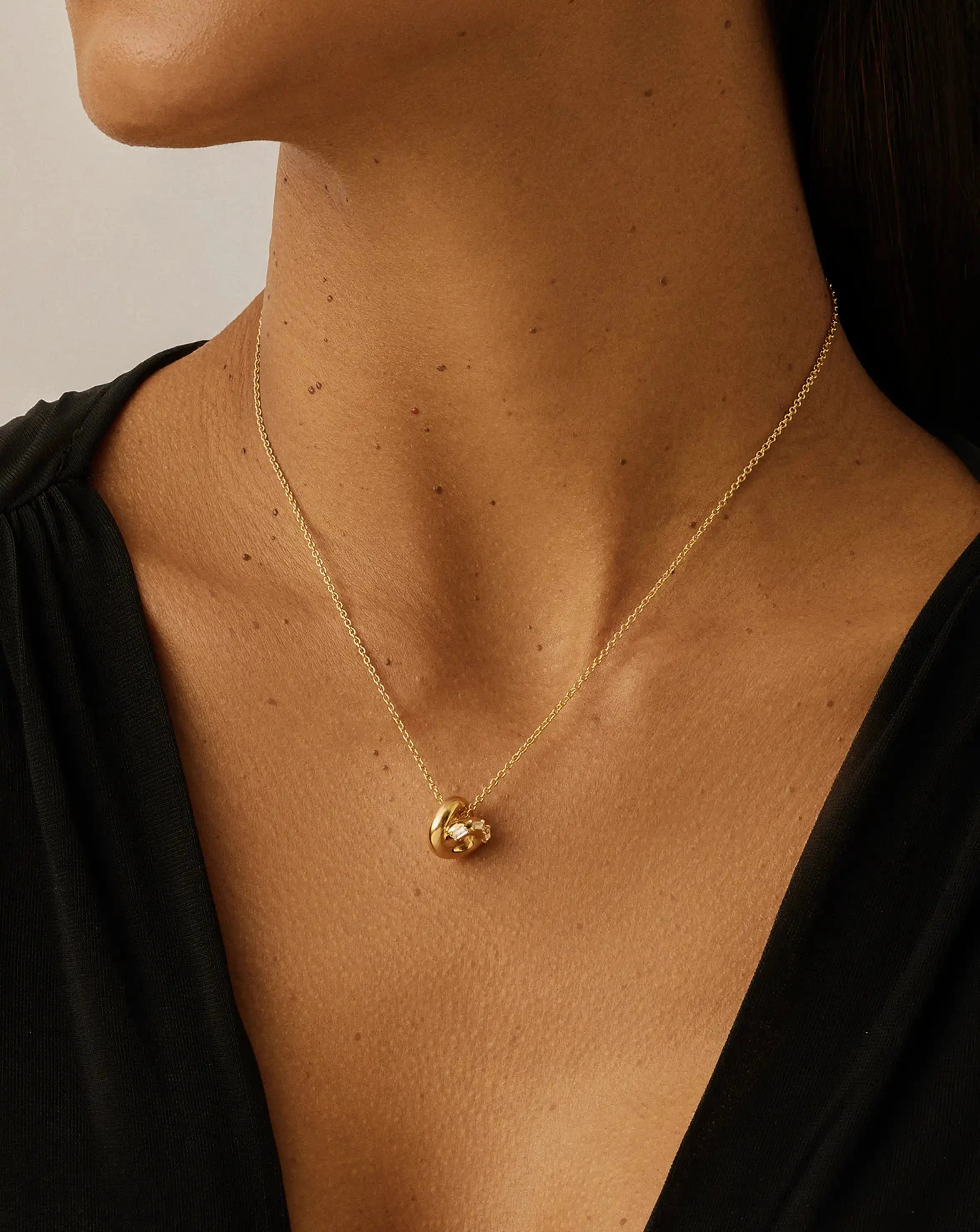 Missoma Lucy Williams Pavé Knot kaulakoru kullattu zirkonia