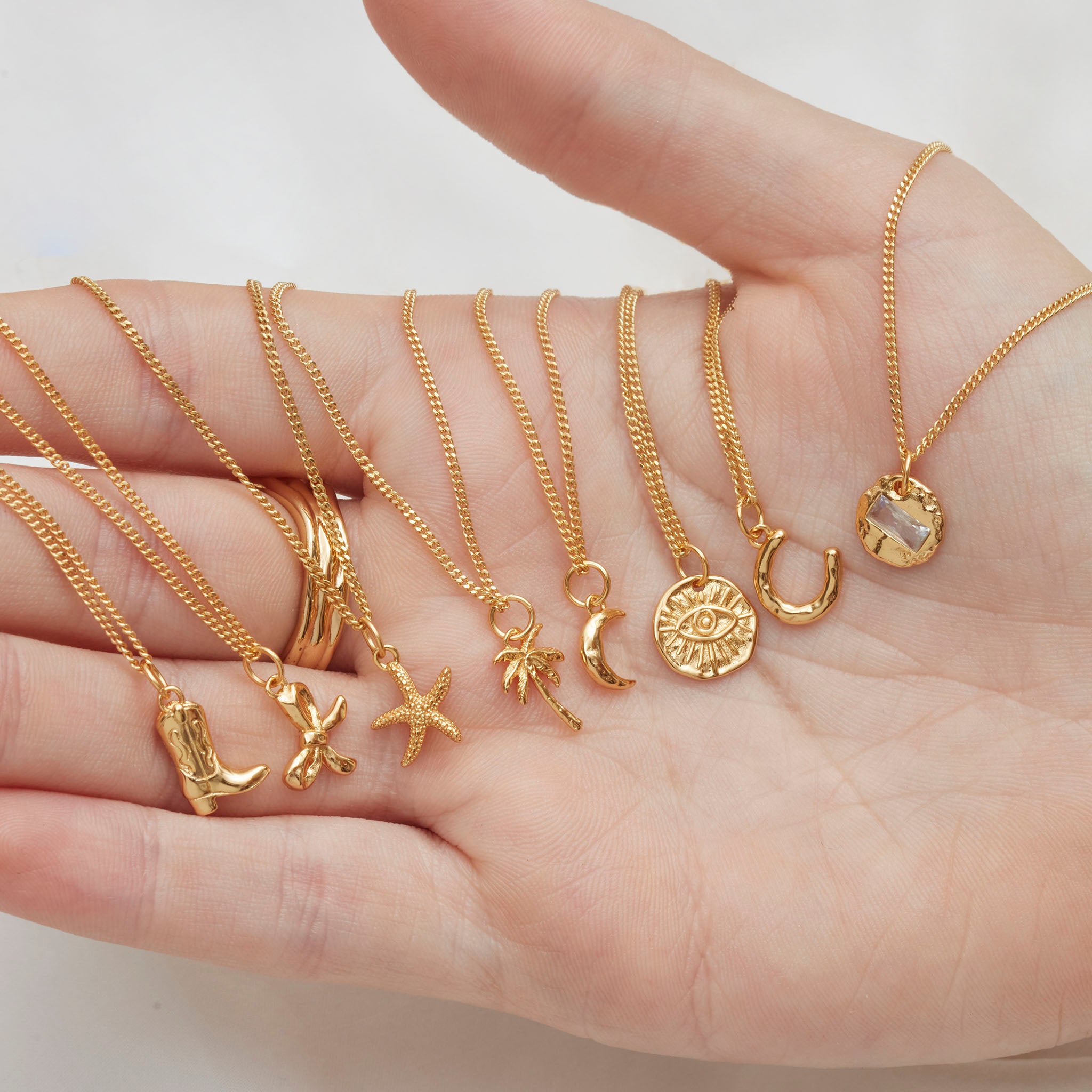 Muru Tiny Moon Necklace kaulakoru kulta kuu 40 cm