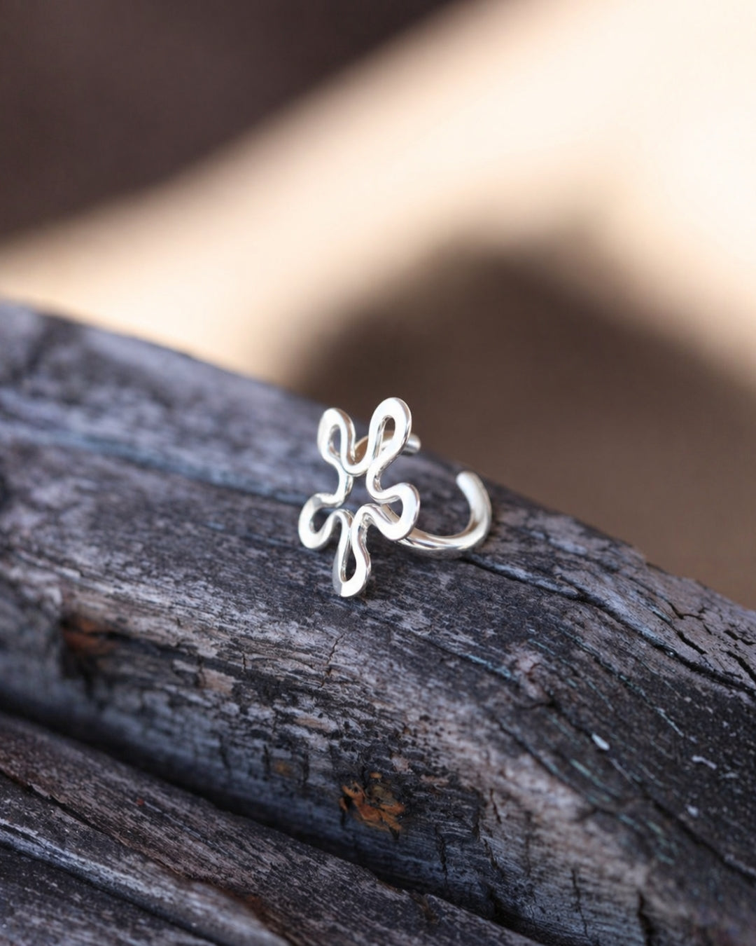 Guldvivan BLOMMAN Ear Cuff korvakoru kukka hopea