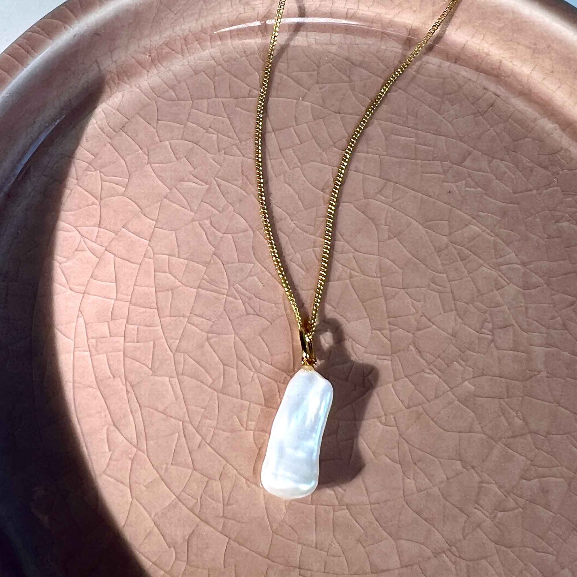 Muru Long Pearl riipus hopea barokkihelmi