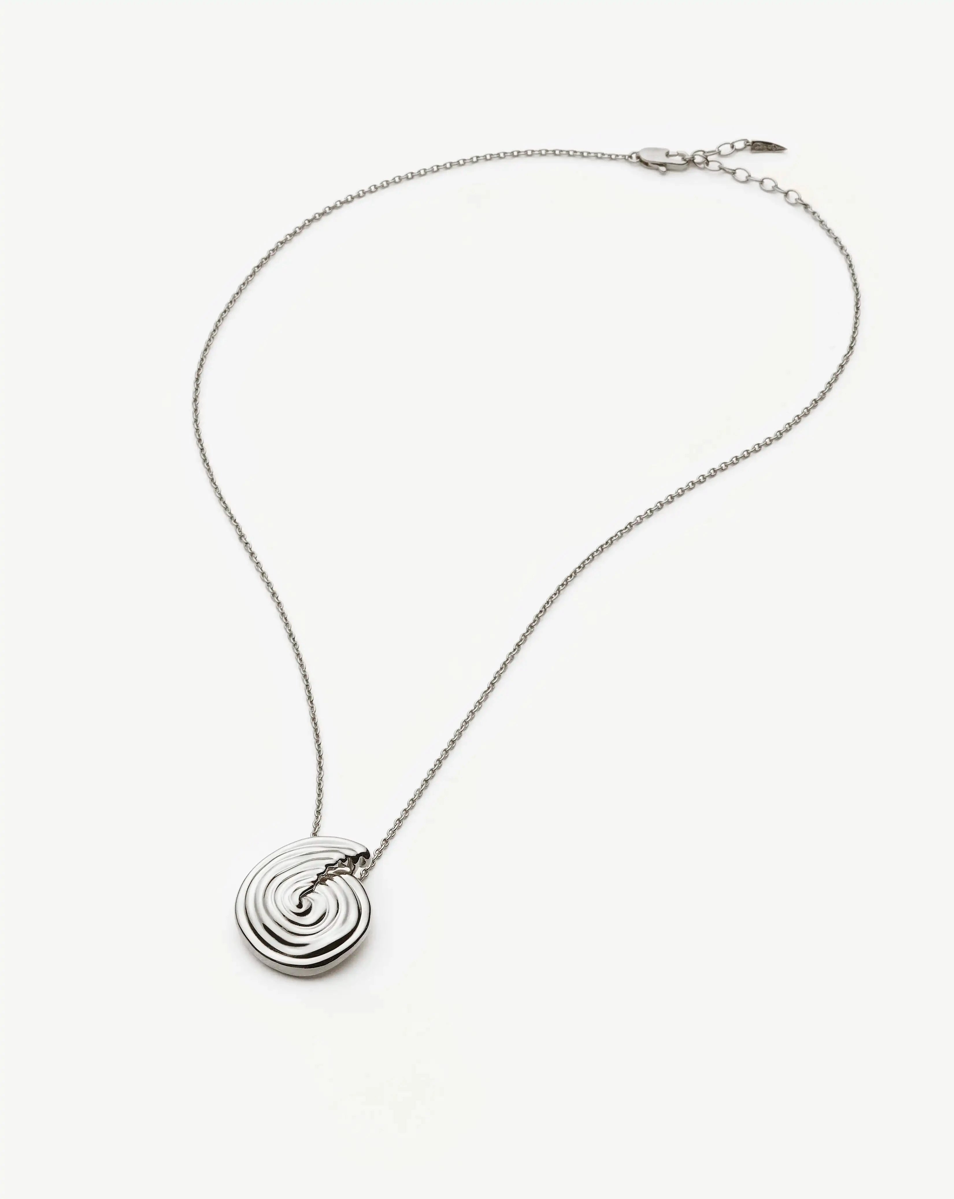 MISSOMA Spiral Large Pendant kaulakoru hopea