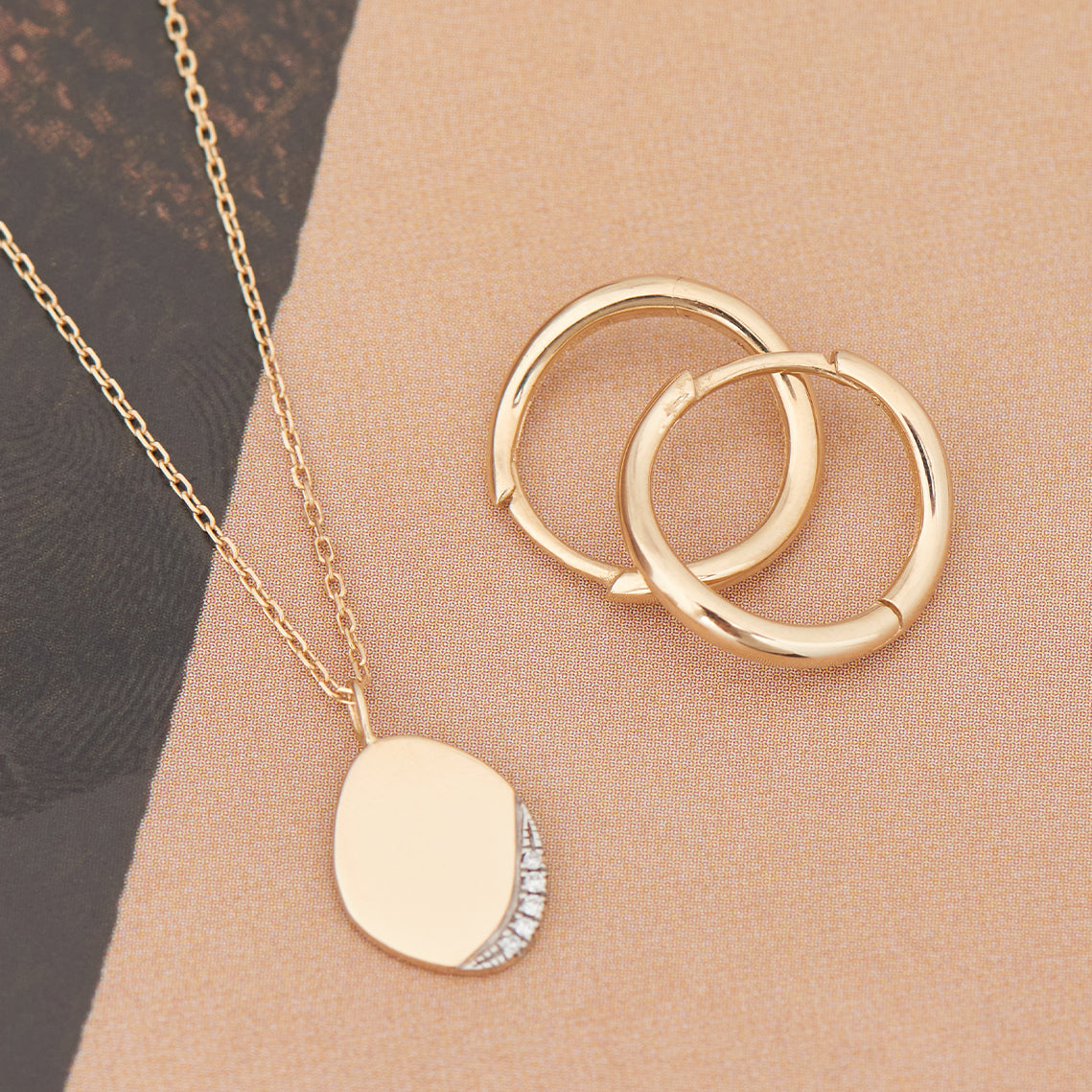 Ania Haie 14kt Gold Huggie Hoop korvakorut aitoa kultaa
