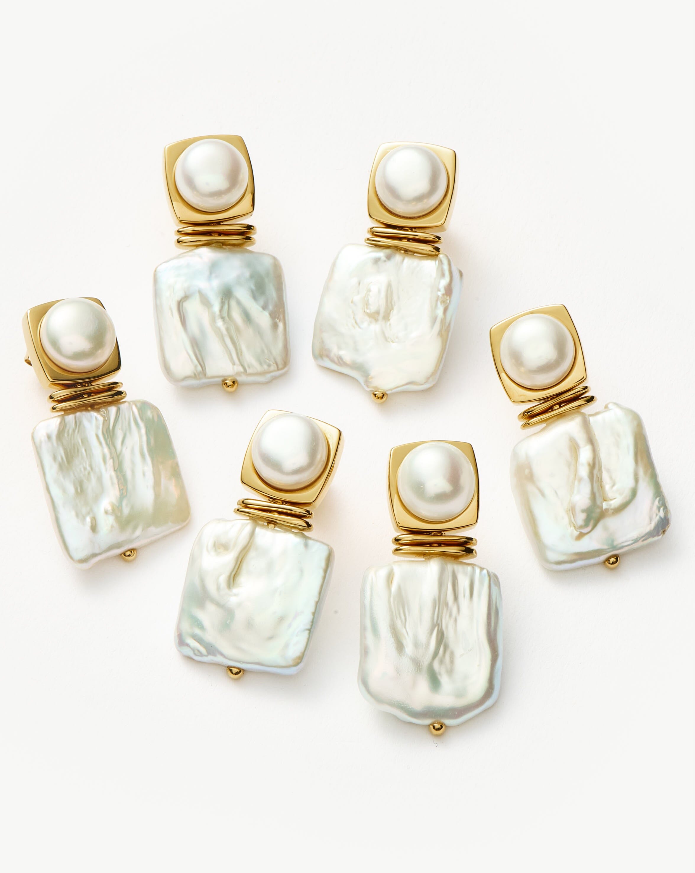 MISSOMA Square Pearl Statement korvakorut kulta helmi
