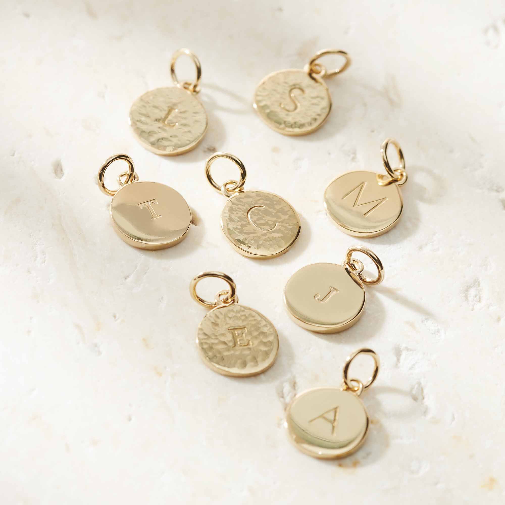 Muru Mini Hammered Disc kaulakoru kulta kaiverrus