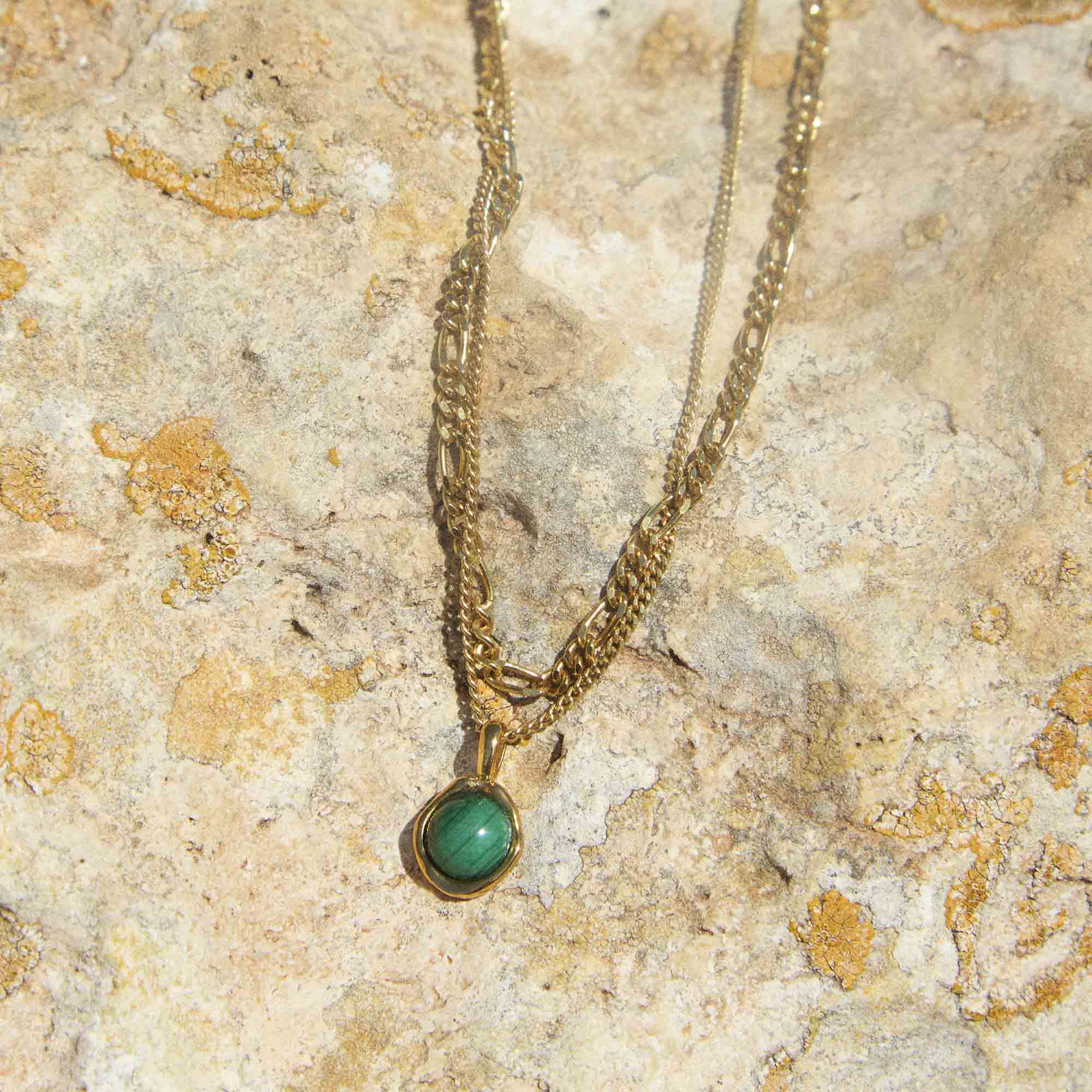 Muru Tiny Malachite kaulakorusetti kulta malakiitti