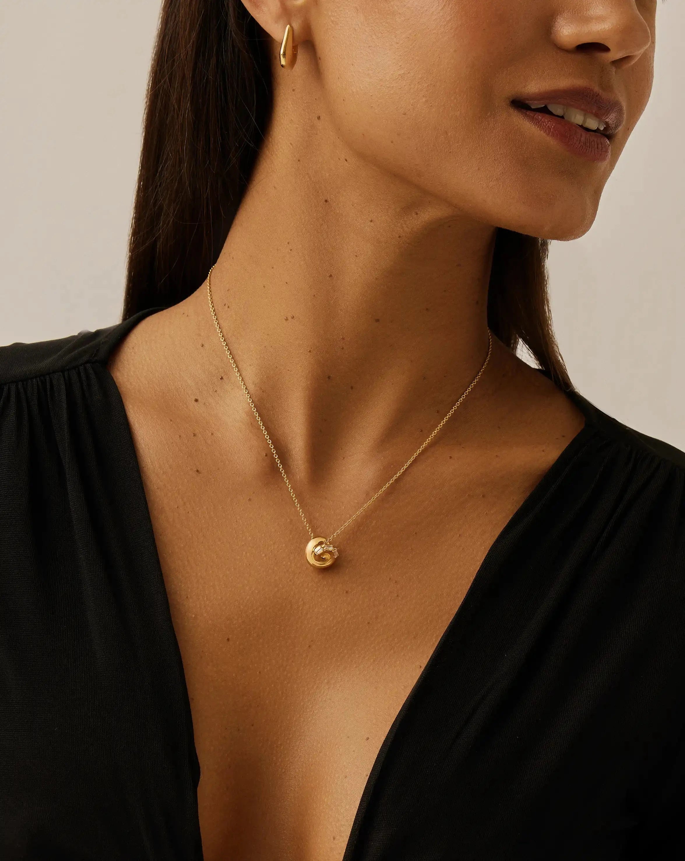Missoma Lucy Williams Pavé Knot kaulakoru kullattu zirkonia