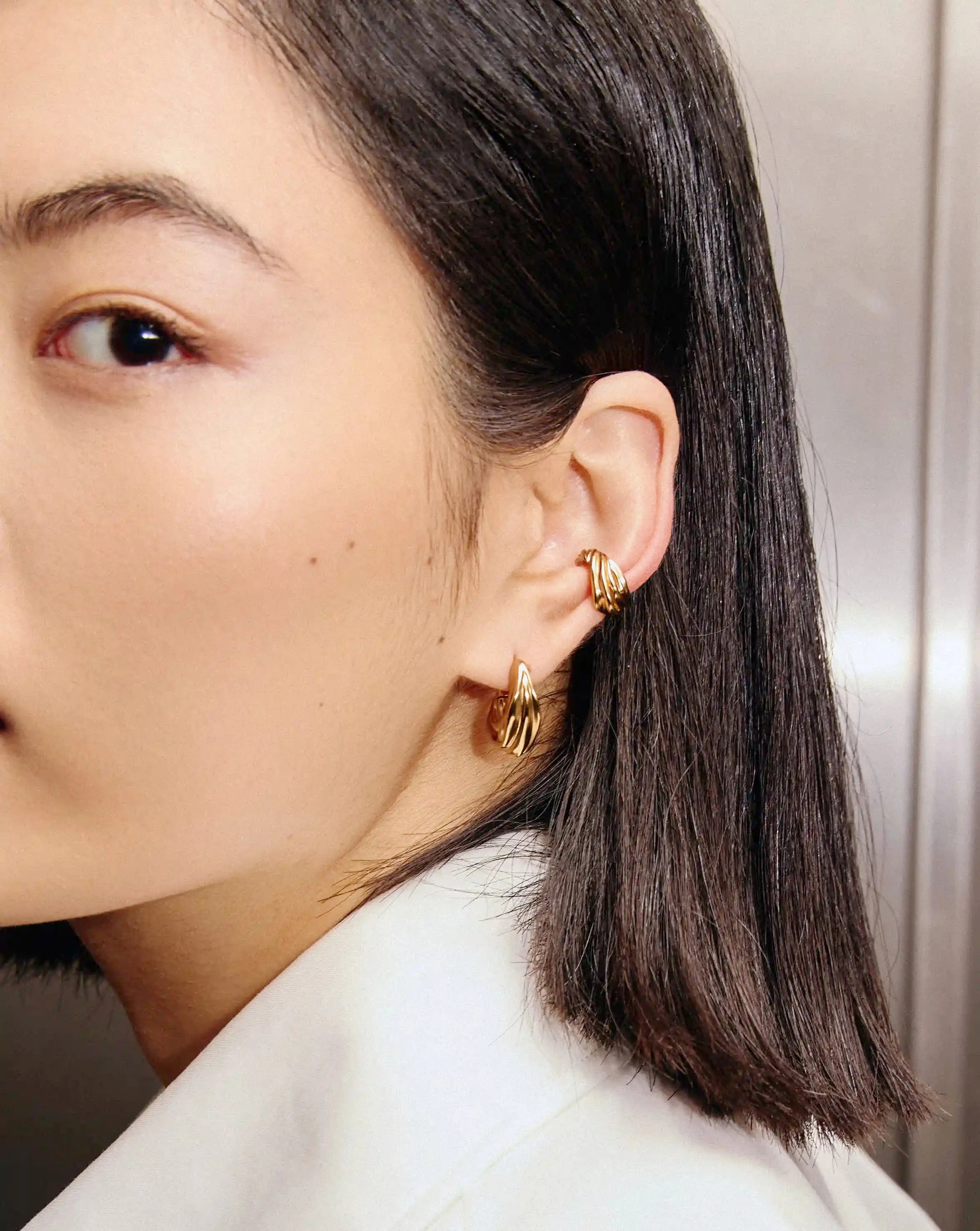 Missoma Markgong Draped Ear Cuff korvakoru kulta