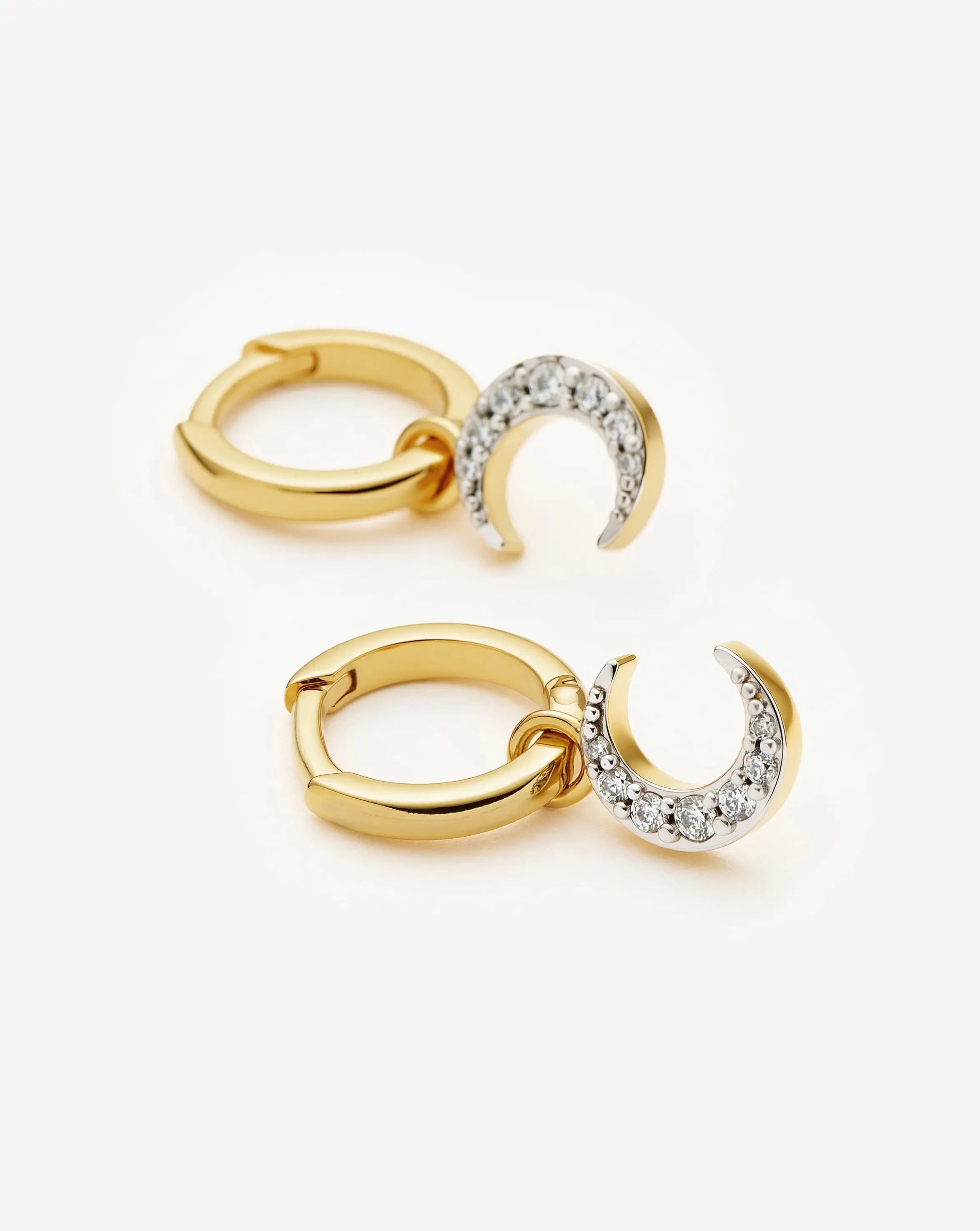 Missoma Crescent Moon Mini Charm rengaskorvakorut kulta zirkonia