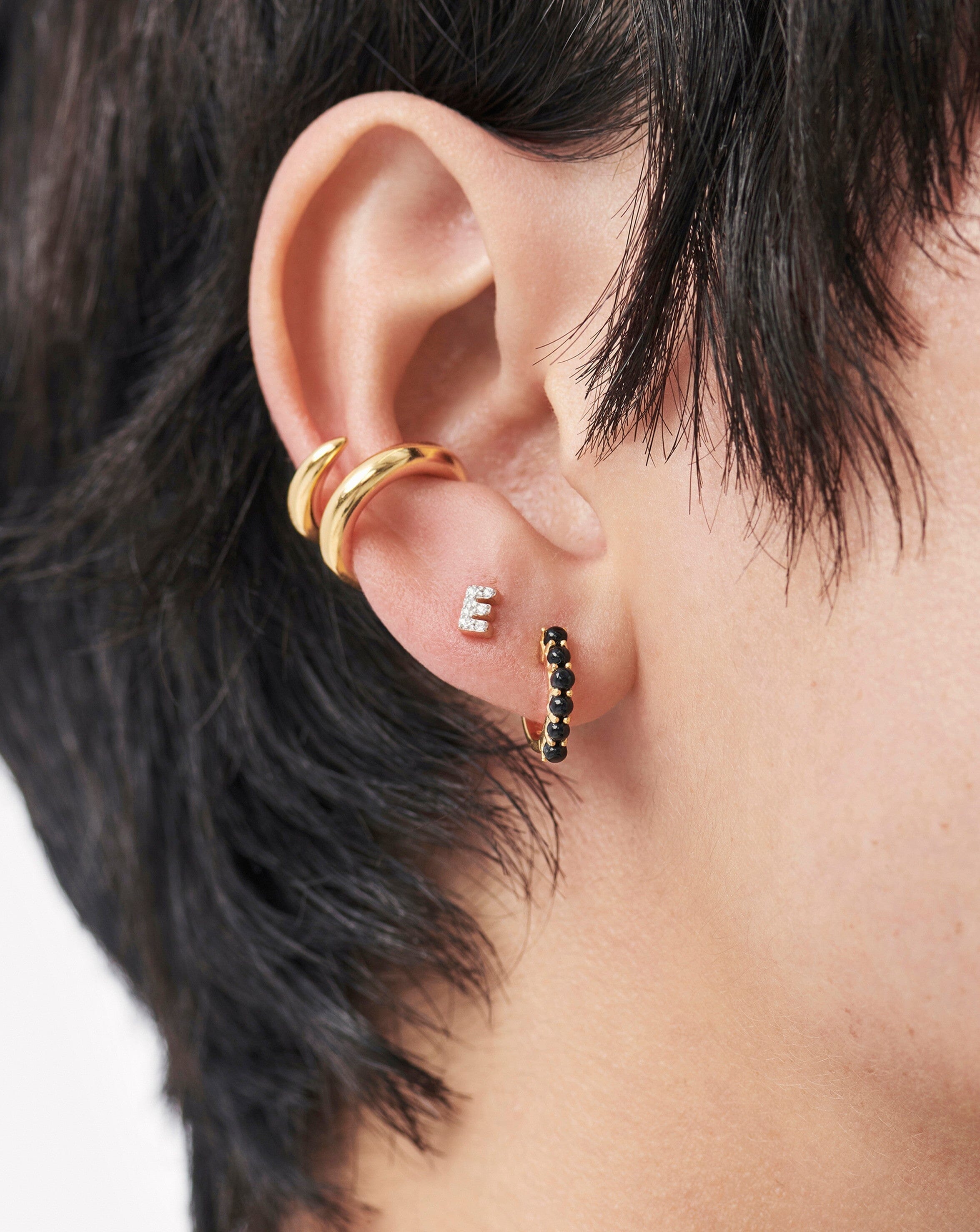 MISSOMA Pave Initial Single Stud nappikorvakoru E kulta